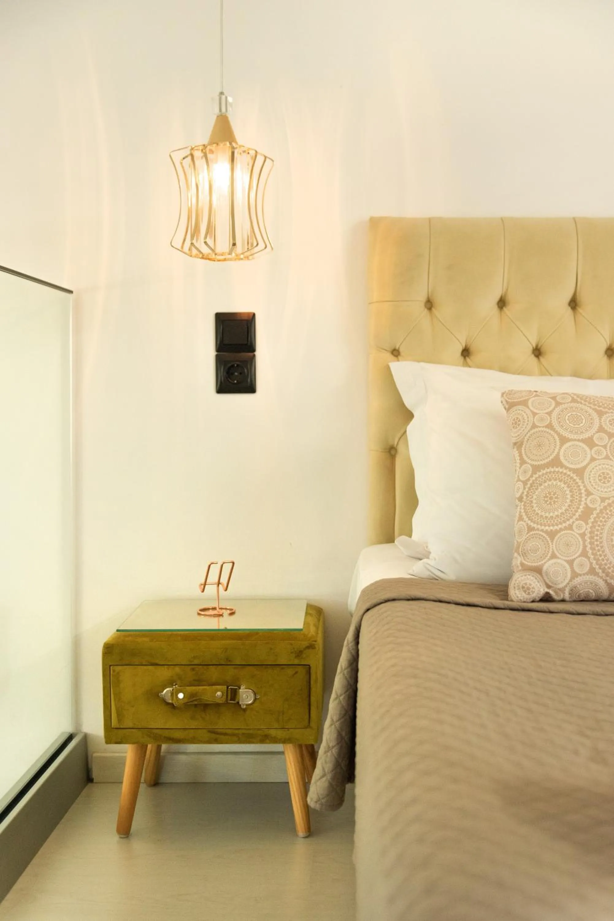 Photo of the whole room, Bed in Victoria's Suites Corfu