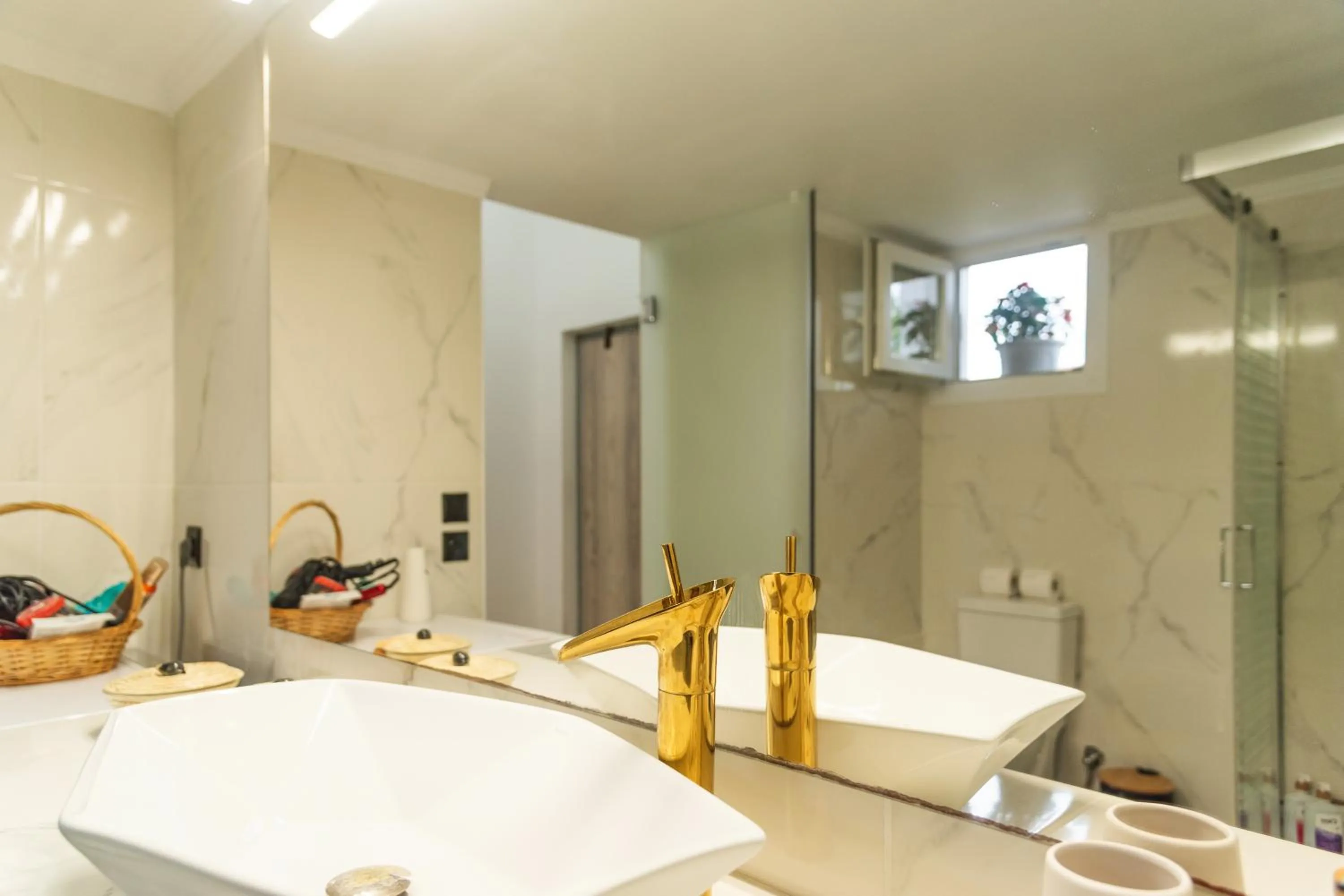 Shower in Victoria's Suites Corfu