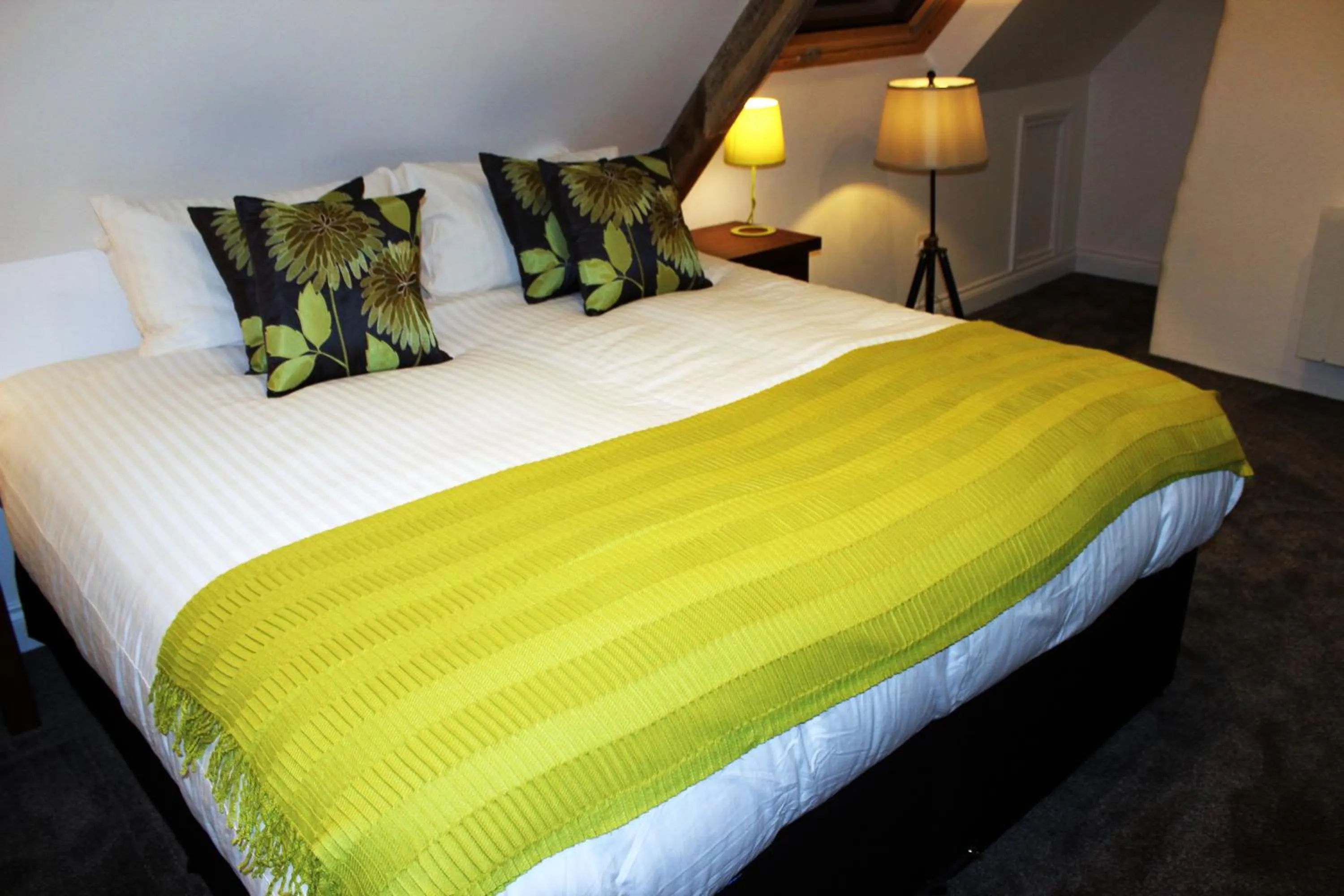 Bed in Kings Head Hotel