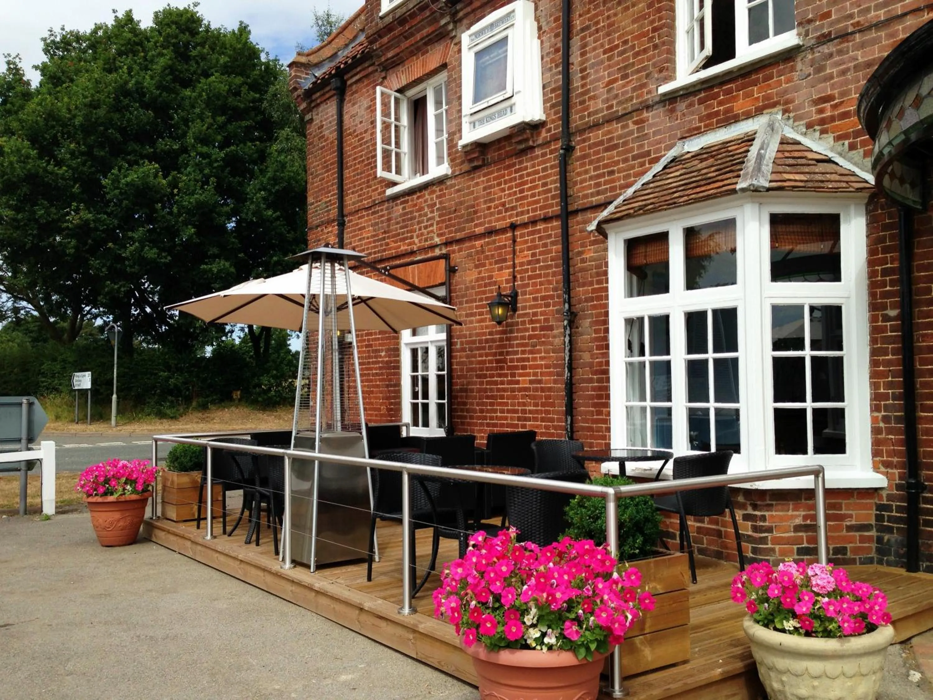 Patio in Kings Head Hotel