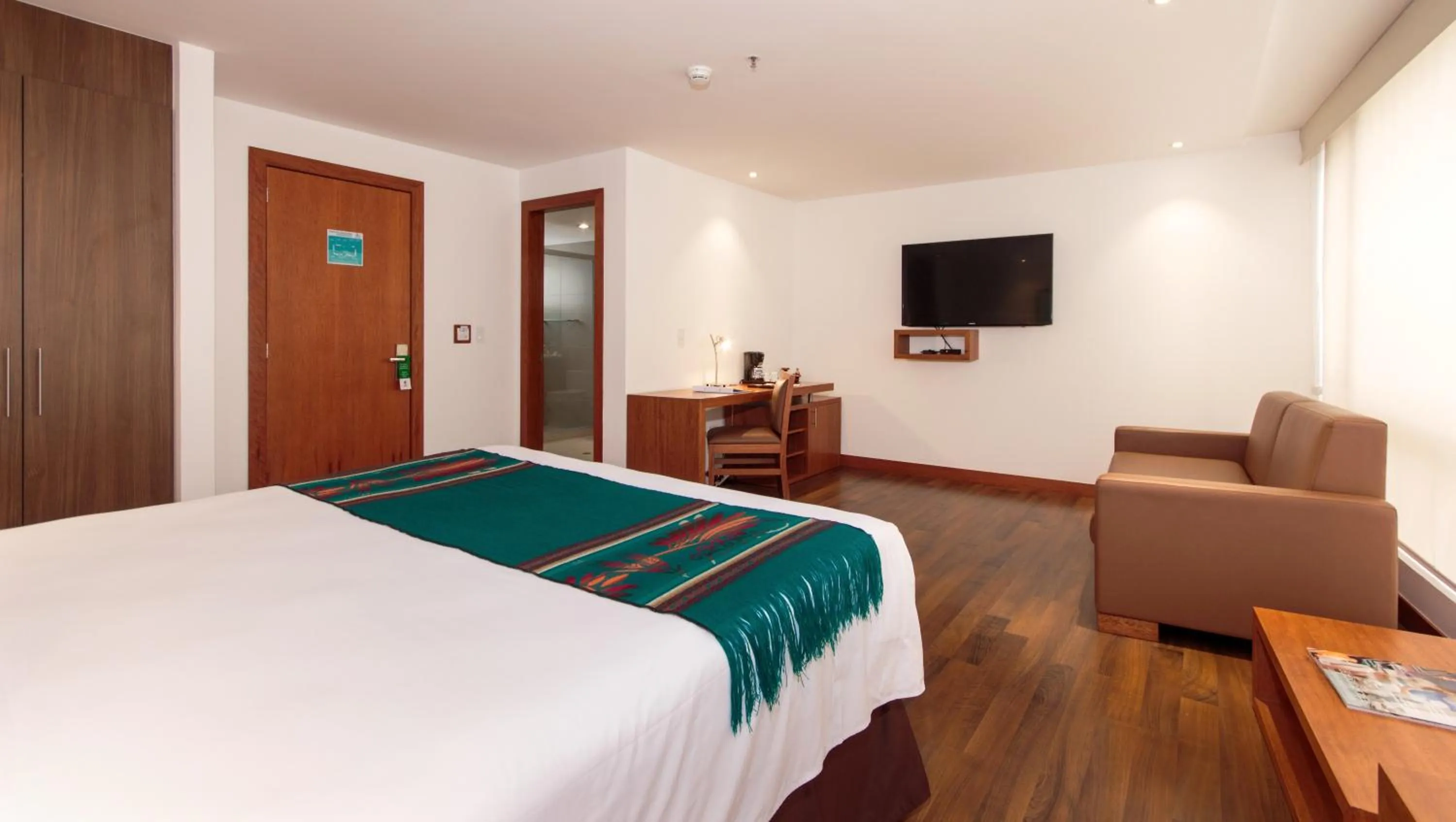 Communal lounge/ TV room, Bed in 9D Hotel