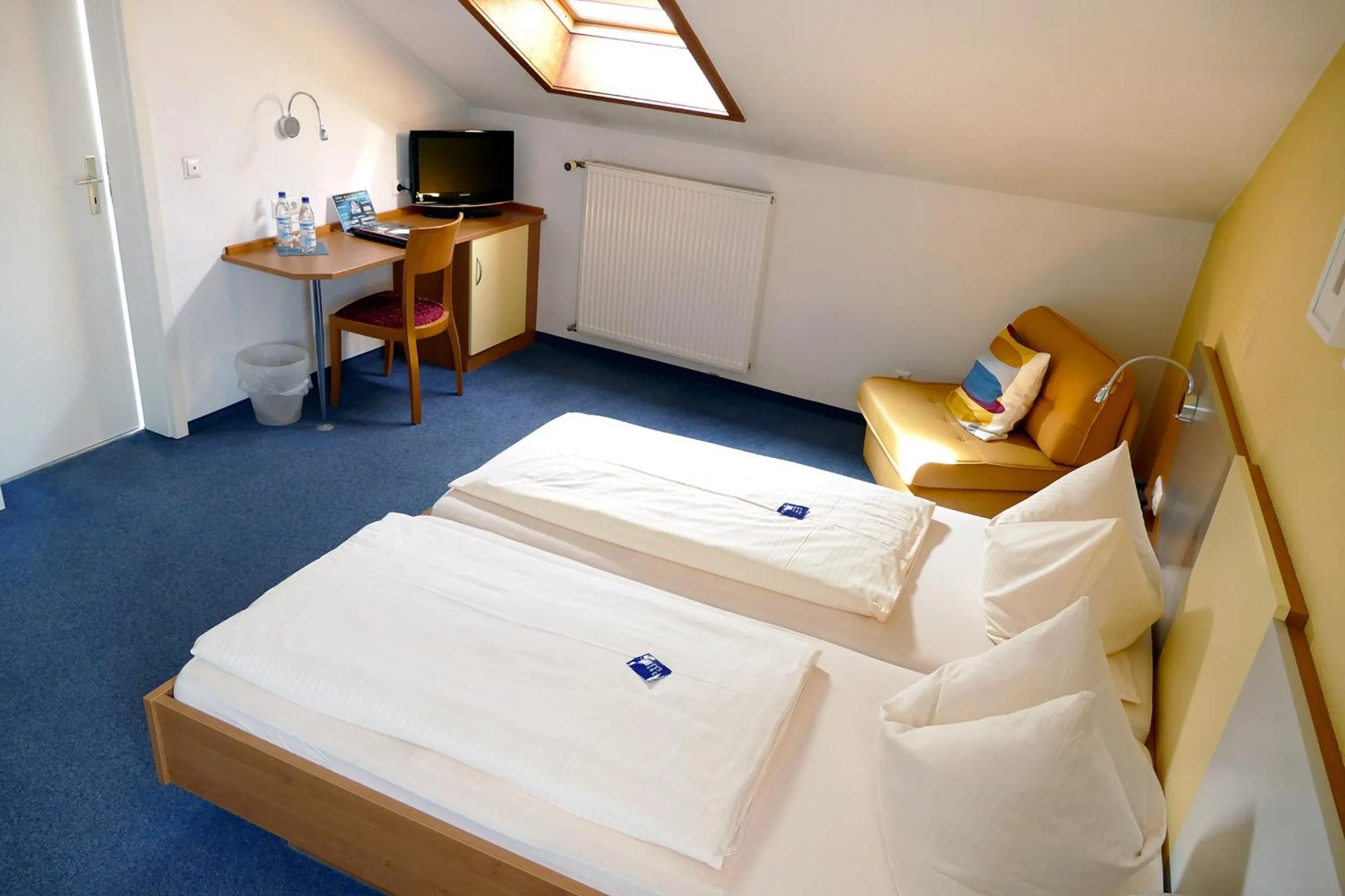 Photo of the whole room, Bed in Hasi's Hotel