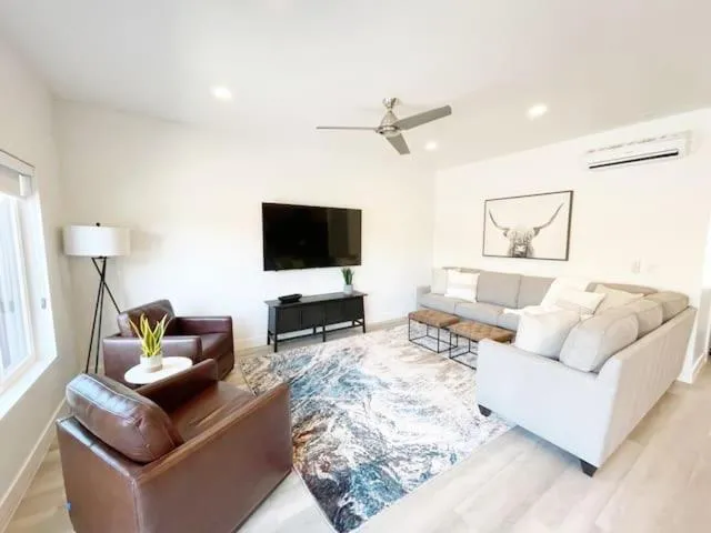 New Family-Friendly Townhome w/ Pool & Hot Tub