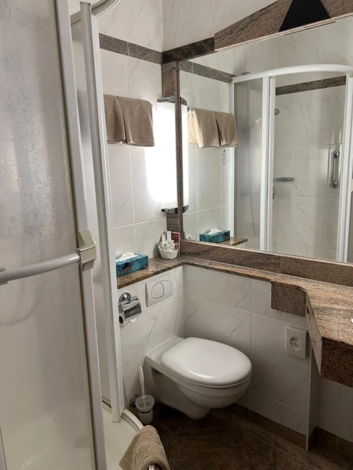 Bathroom in Parkhotel Maasberg GmbH