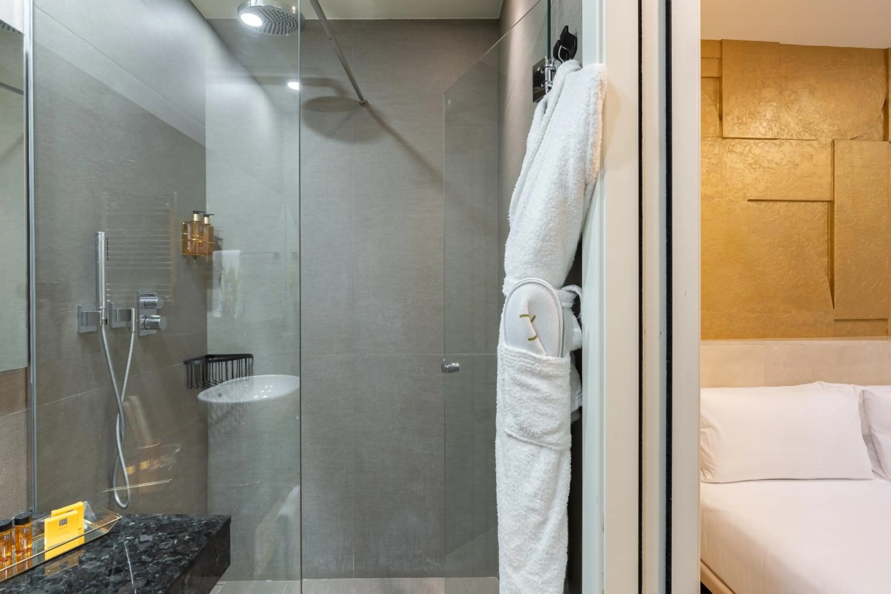 Bathroom in Cosmo Apartments Rambla Catalunya