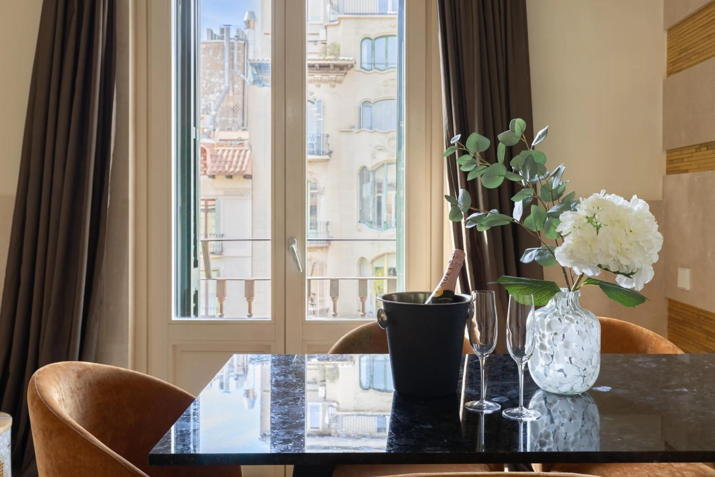 Dining area in Cosmo Apartments Rambla Catalunya