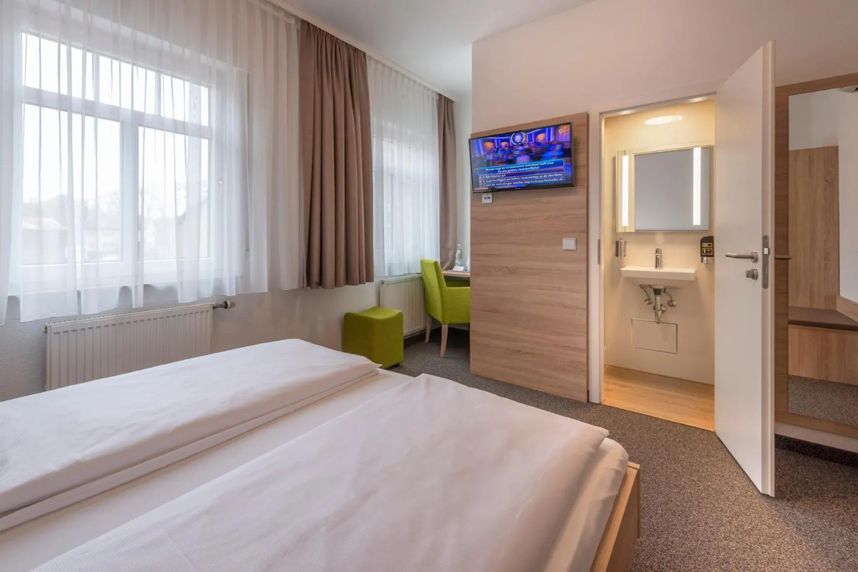 Bed in Hotel Gasthof Zum Rössle