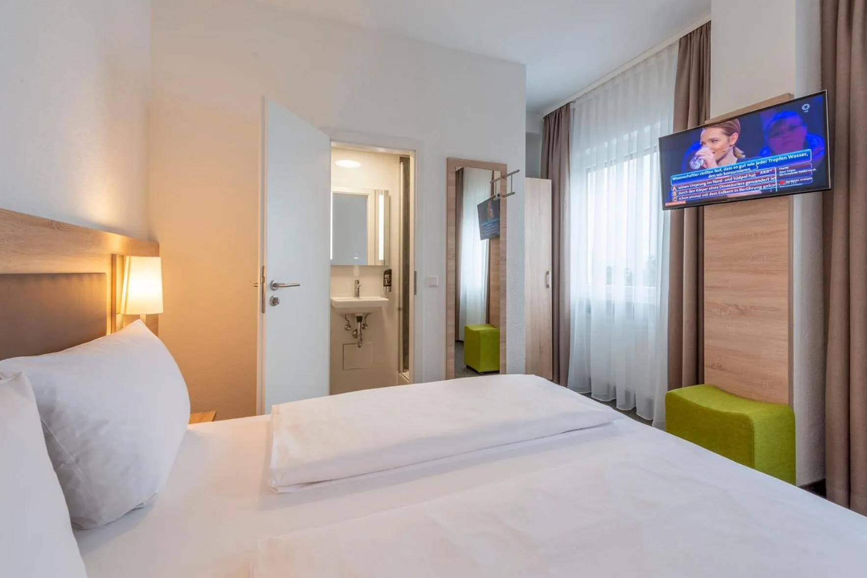 Bed in Hotel Gasthof Zum Rössle