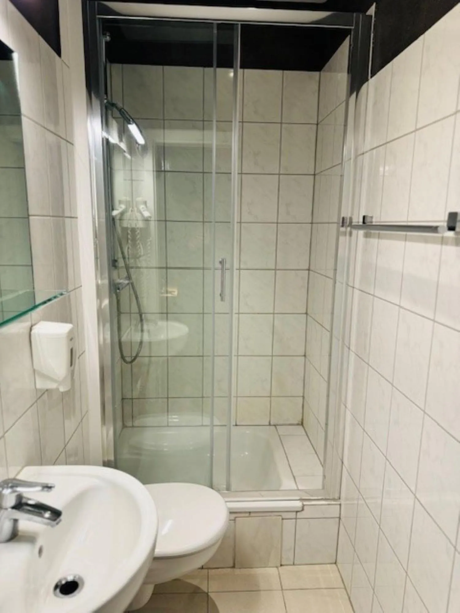 Bathroom in Hotel Charlton