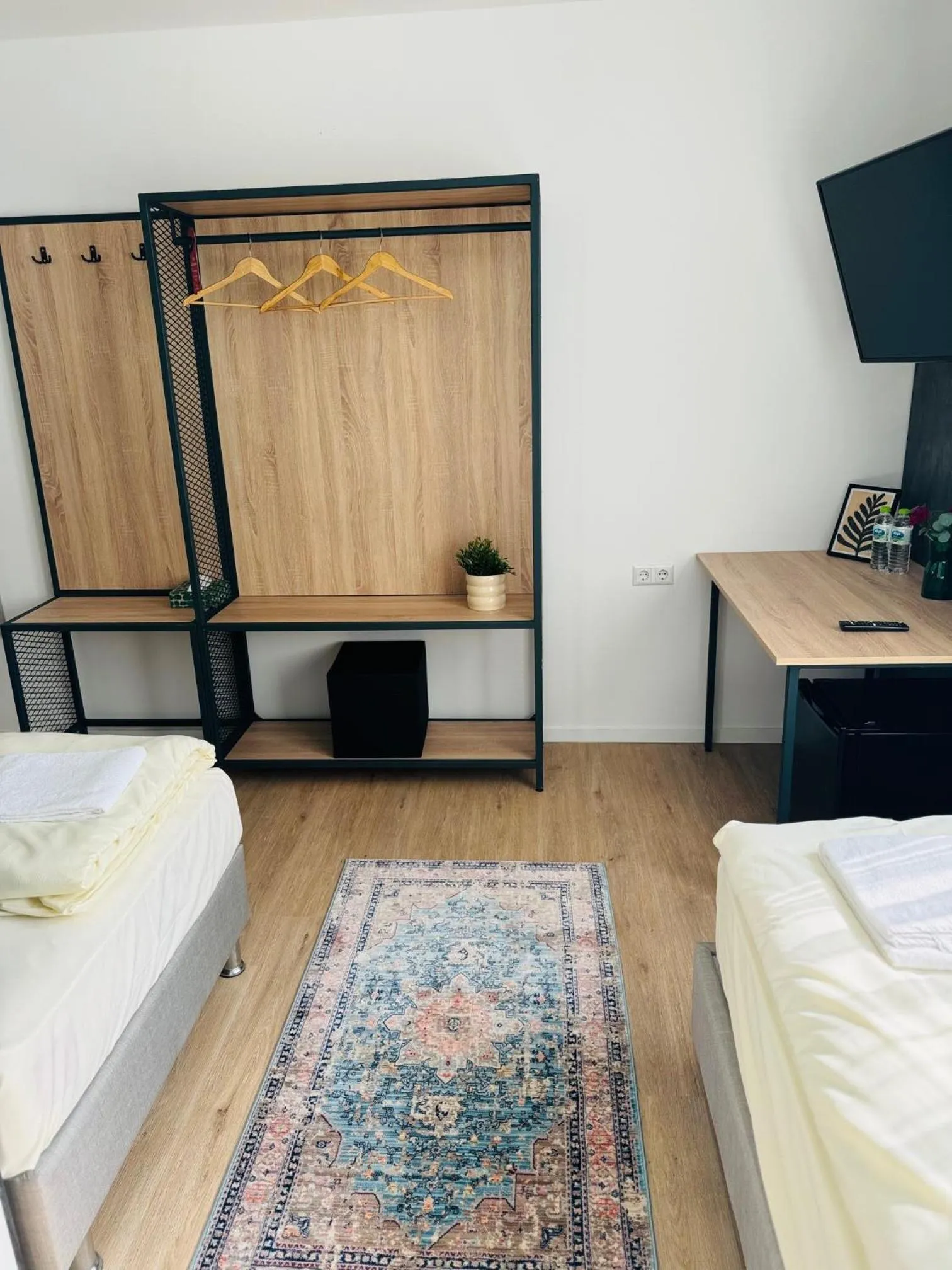 Photo of the whole room, Bed in Hotel Charlton