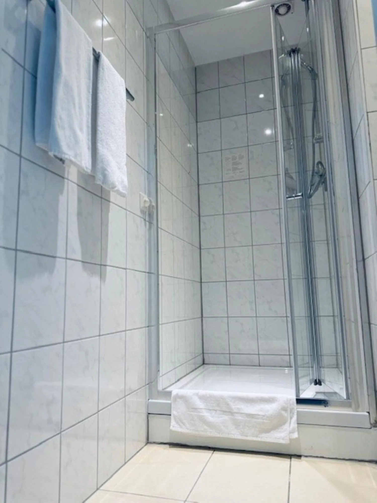 Bathroom in Hotel Charlton