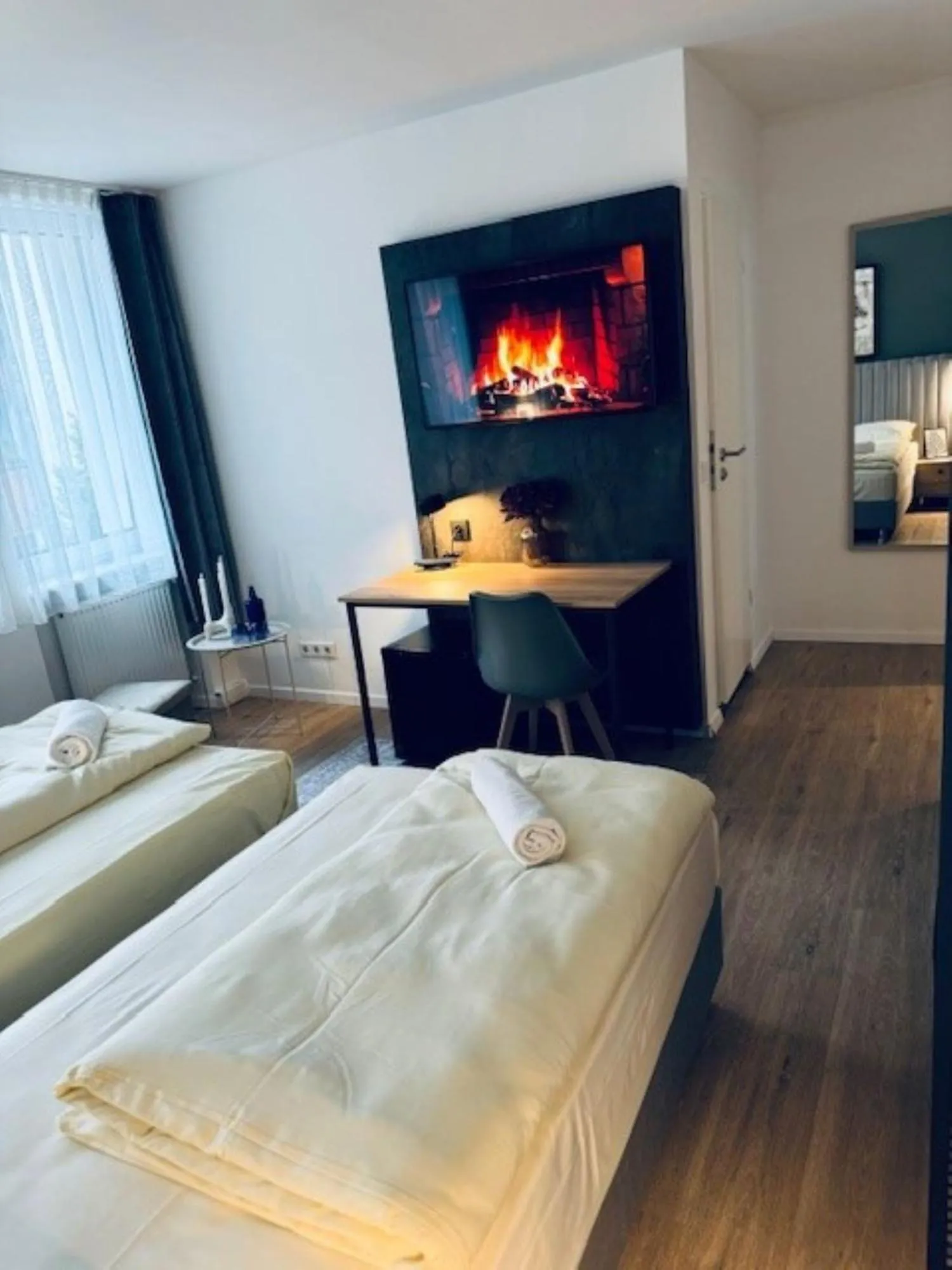 Photo of the whole room, Bed in Hotel Charlton