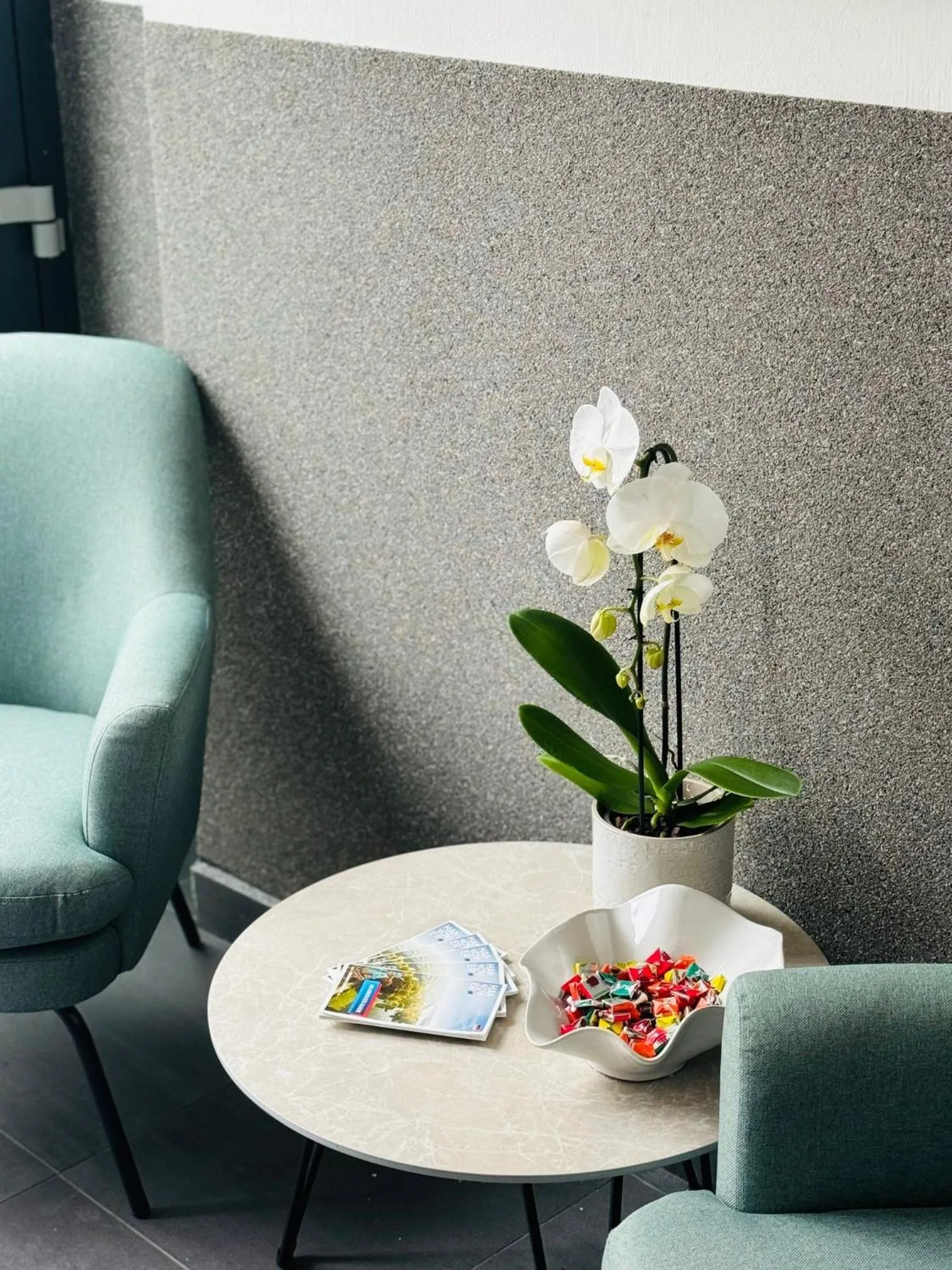 Seating area in Hotel Charlton