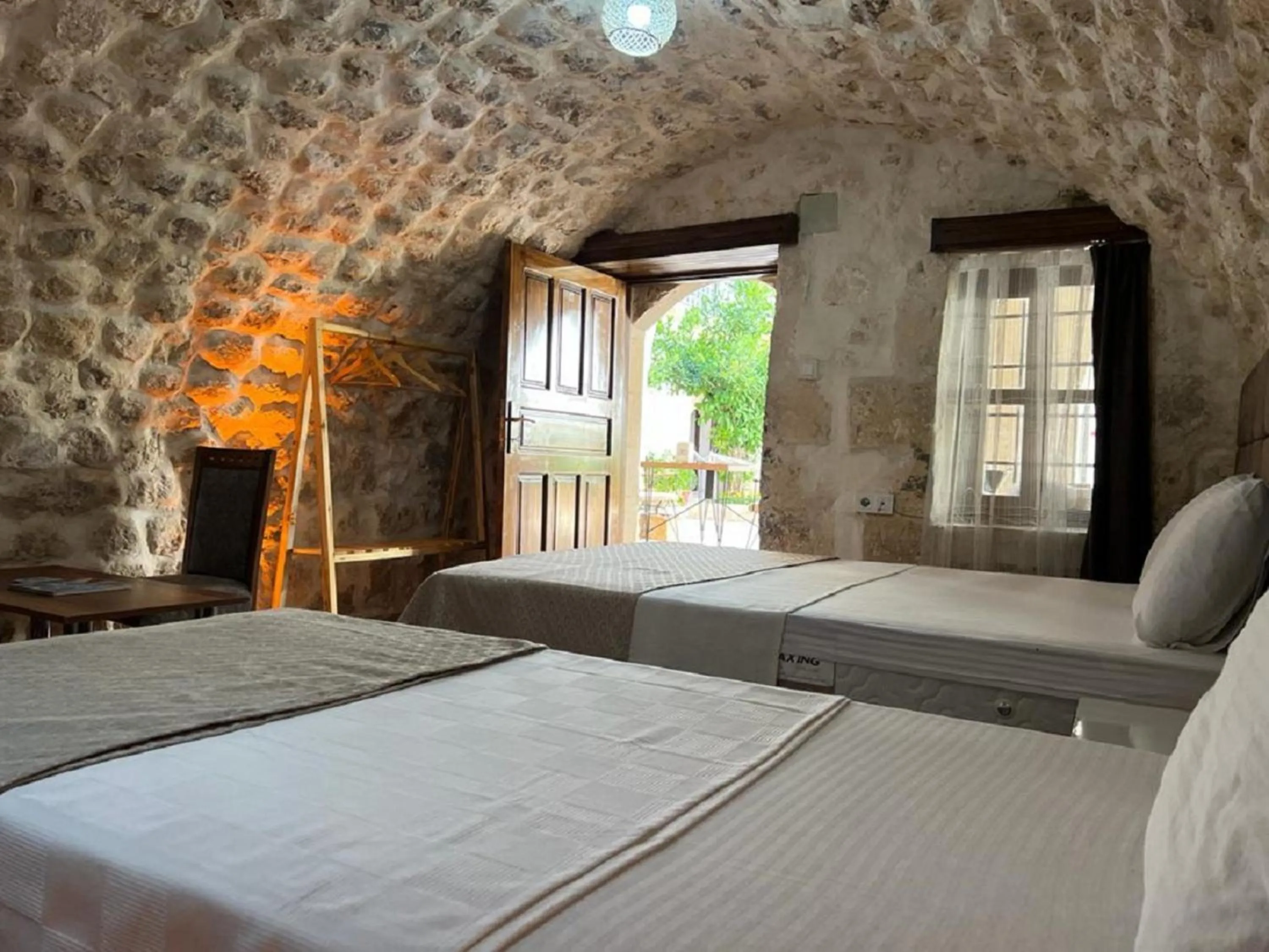 Photo of the whole room, Bed in Hasbahan Konak