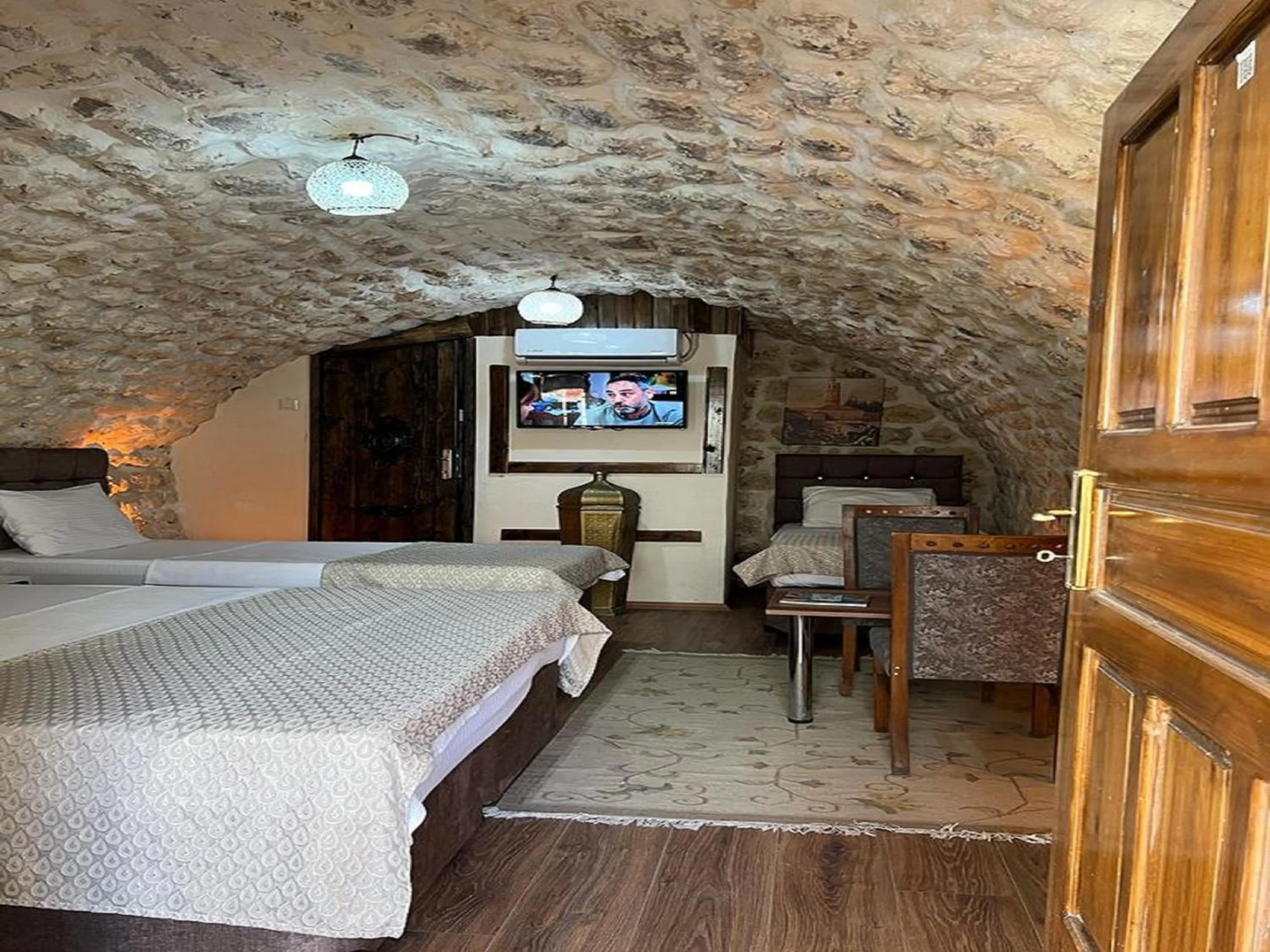 Photo of the whole room, Bed in Hasbahan Konak