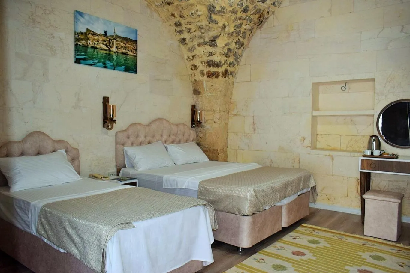 Photo of the whole room, Bed in Hasbahan Konak