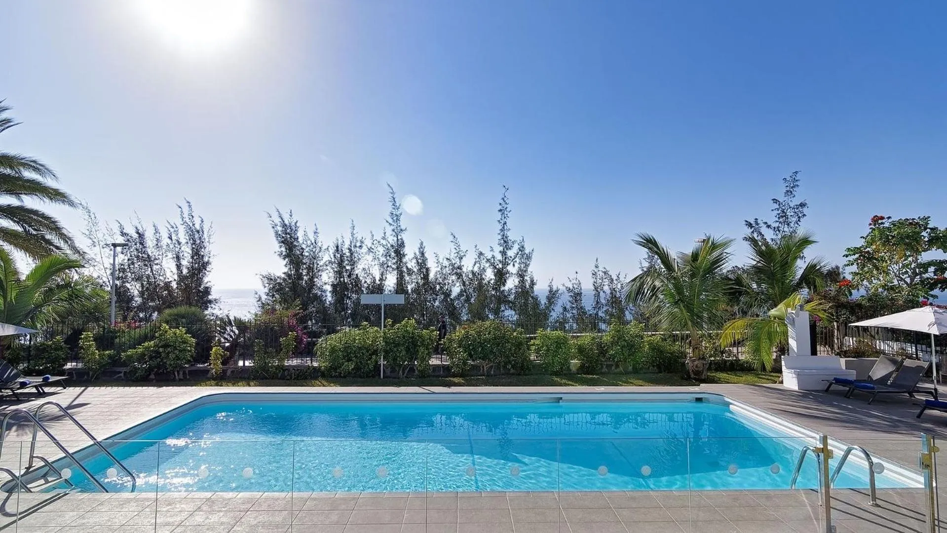 Swimming pool in Las Nasas by Labranda