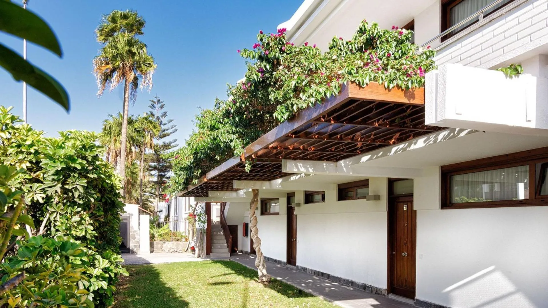 Garden in Las Nasas by Labranda