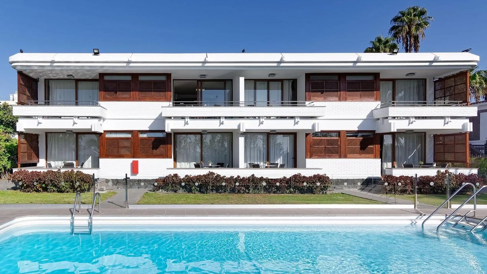 Facade/entrance in Las Nasas by Labranda