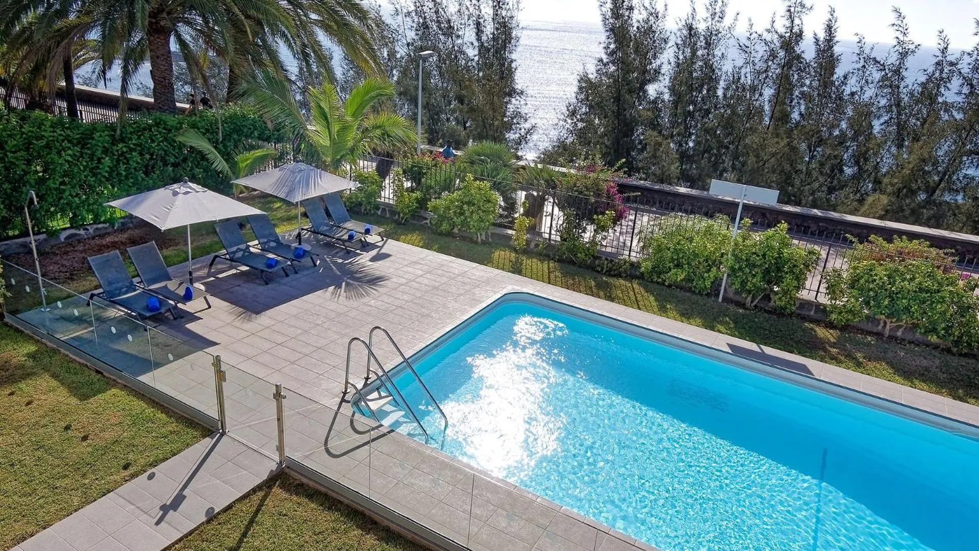 Swimming pool in Las Nasas by Labranda