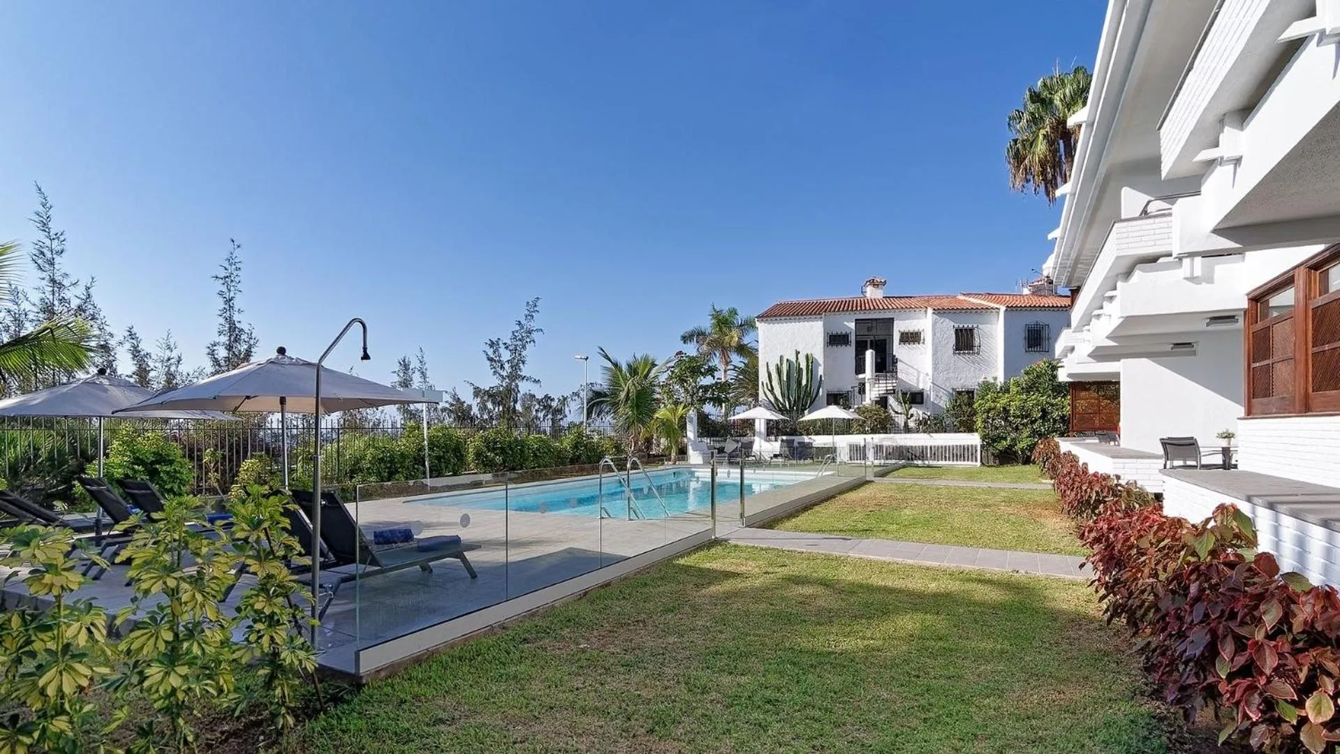 Swimming pool in Las Nasas by Labranda