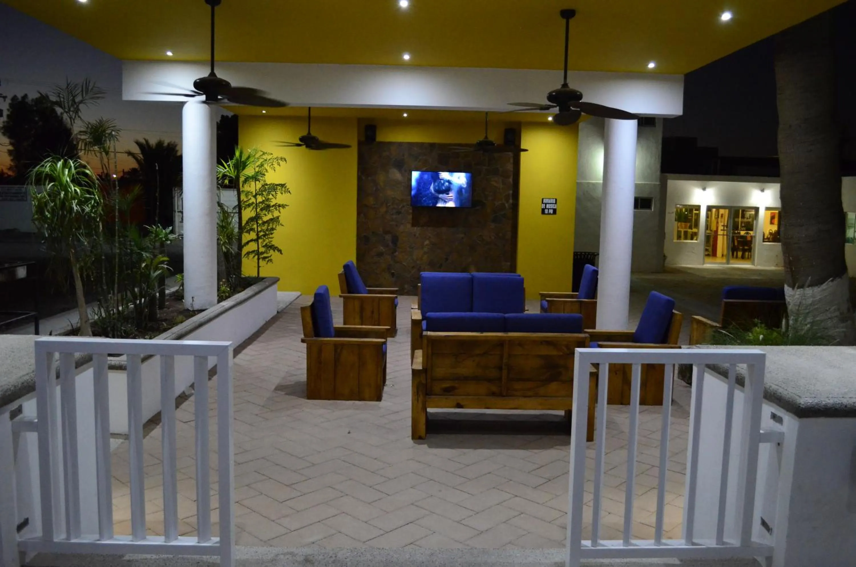 Living room in Eco Bay Hotel
