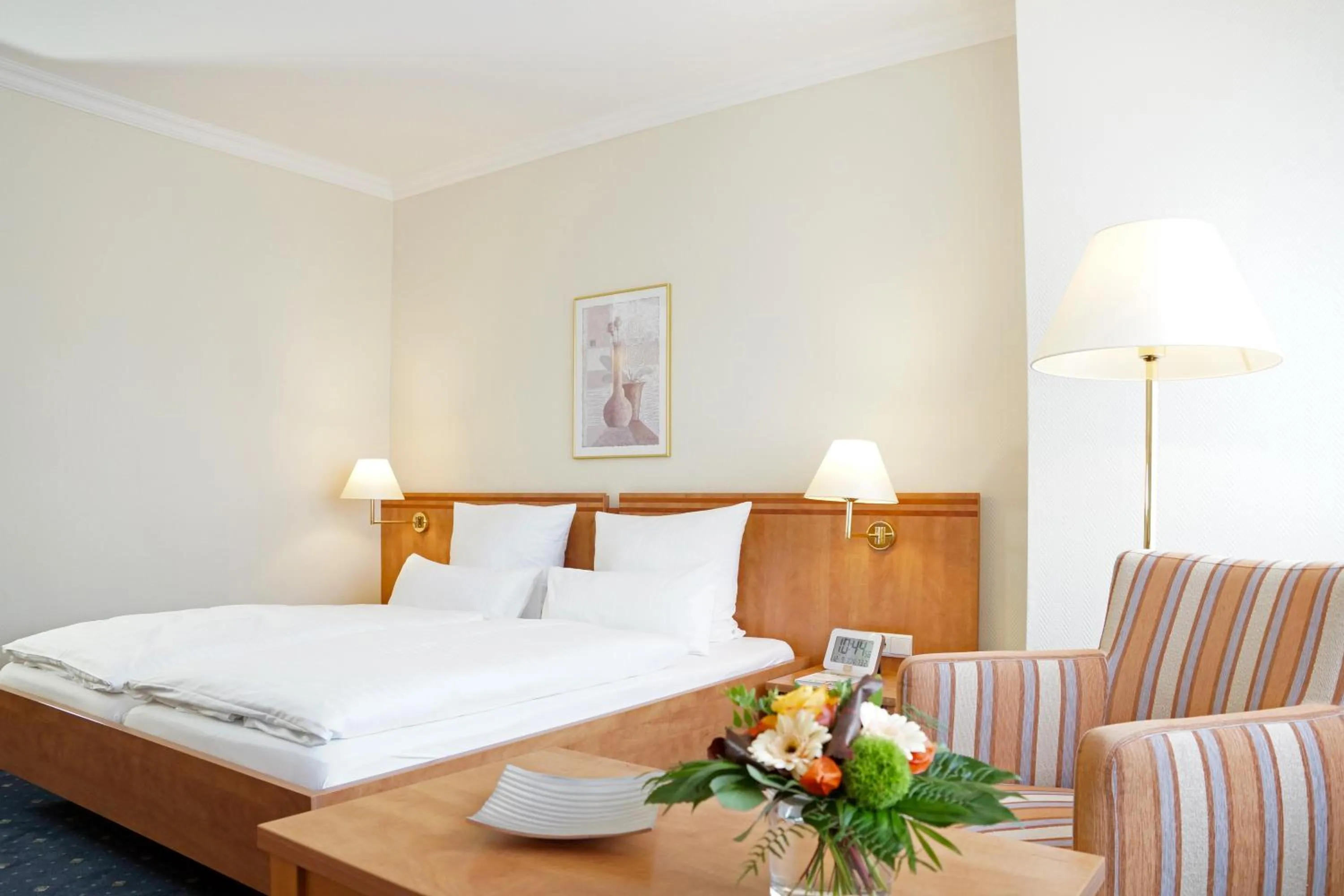 Photo of the whole room, Bed in Hünerbein's Posthotel