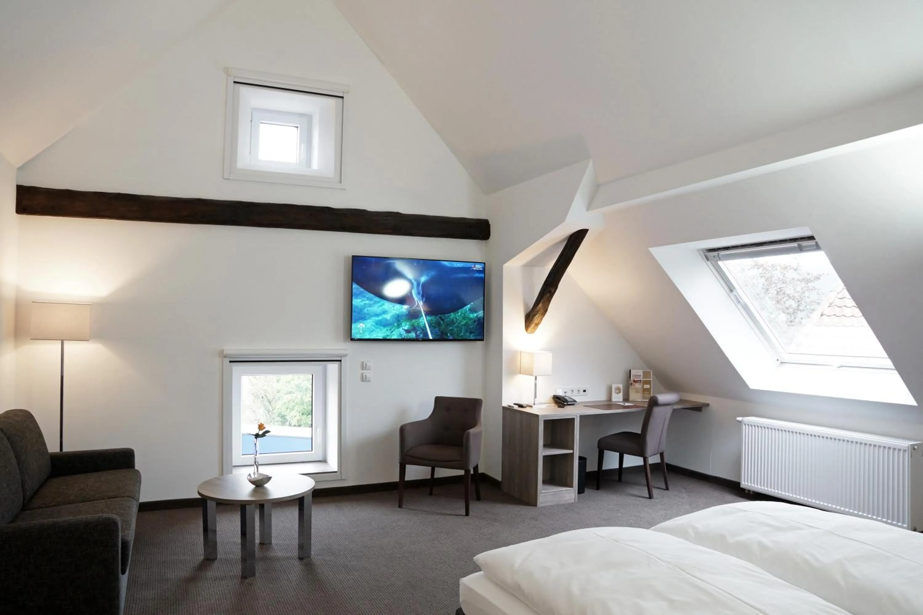 Living room, Bed in Hünerbein's Posthotel