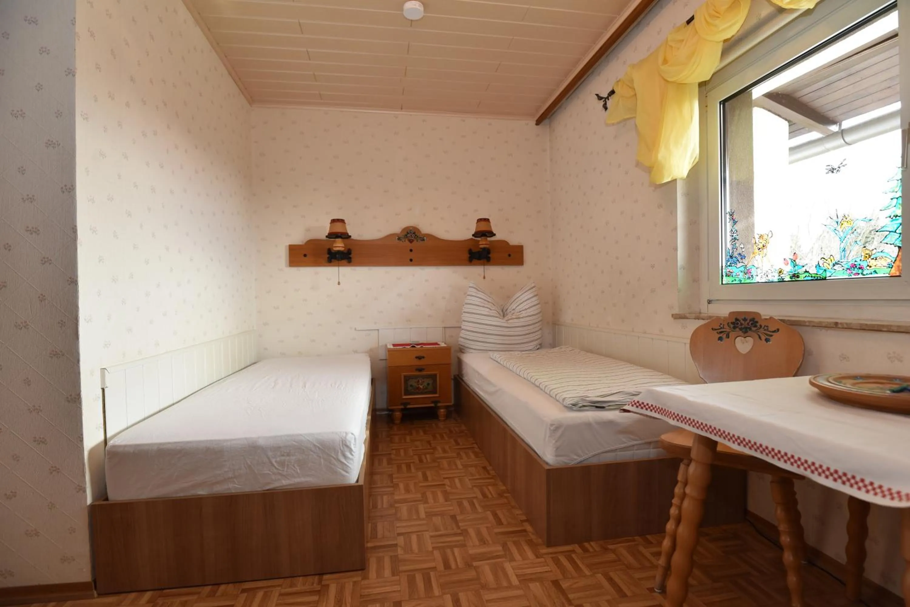 Photo of the whole room, Bed in PM-APART Ries Rosina