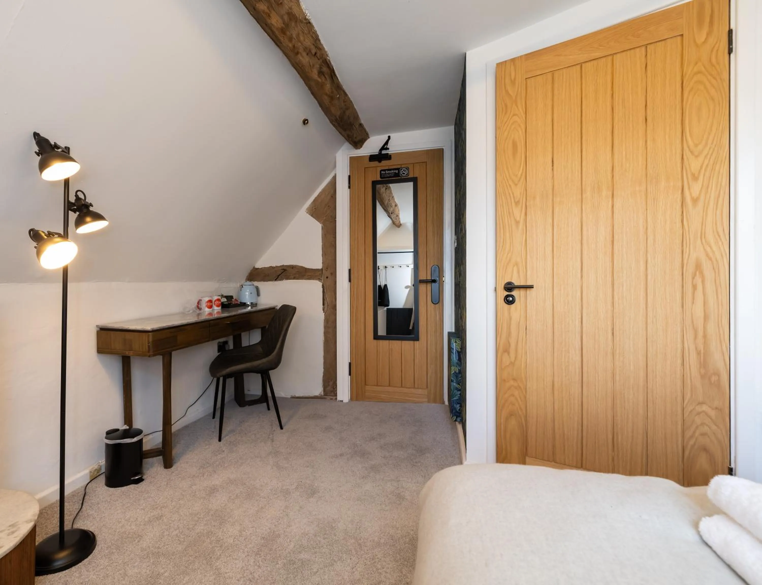 Bed in Riize Boutique Hotel Worcester Self Check-in City Centre