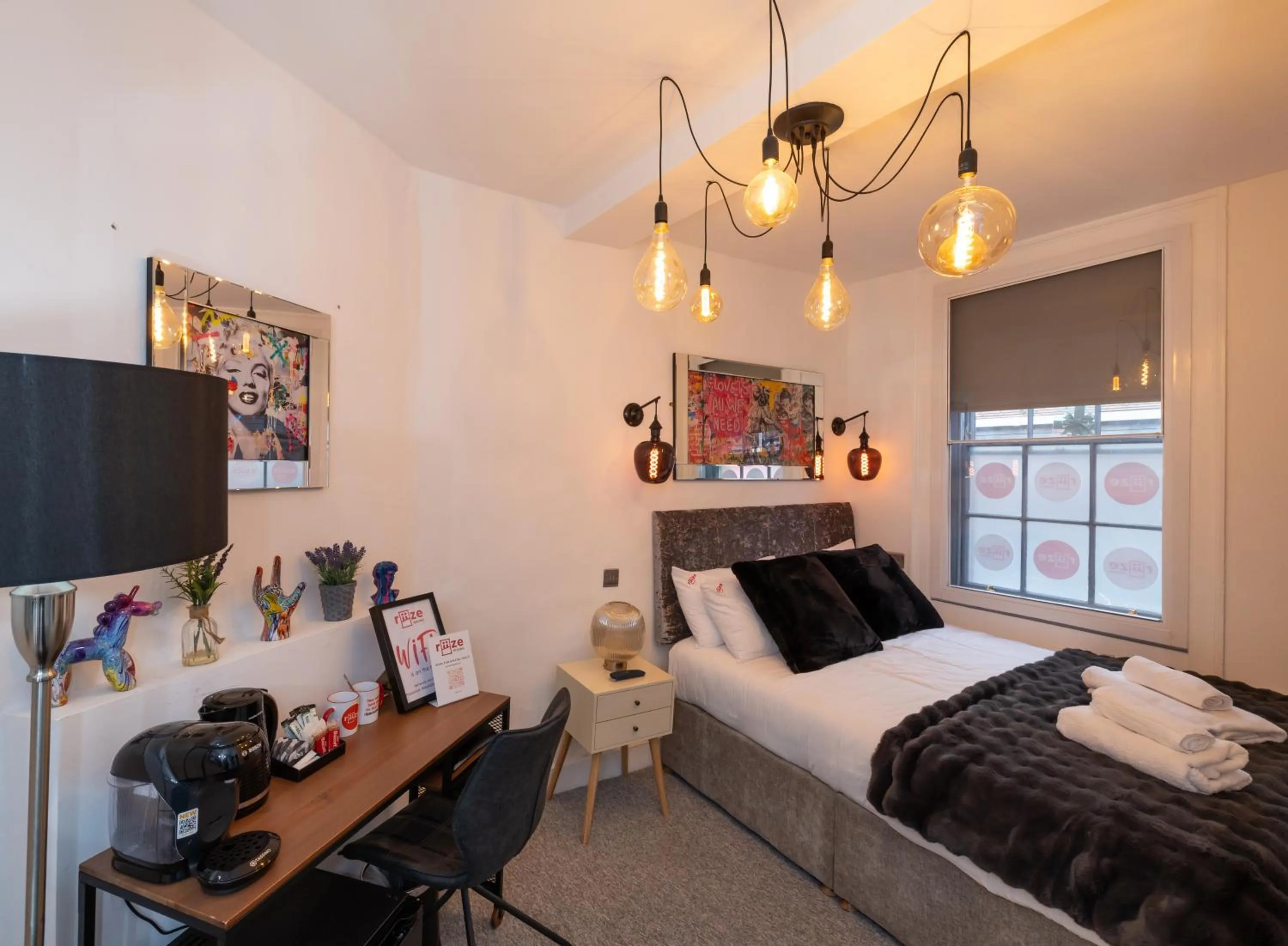 Bed in Riize Boutique Hotel Worcester Self Check-in City Centre