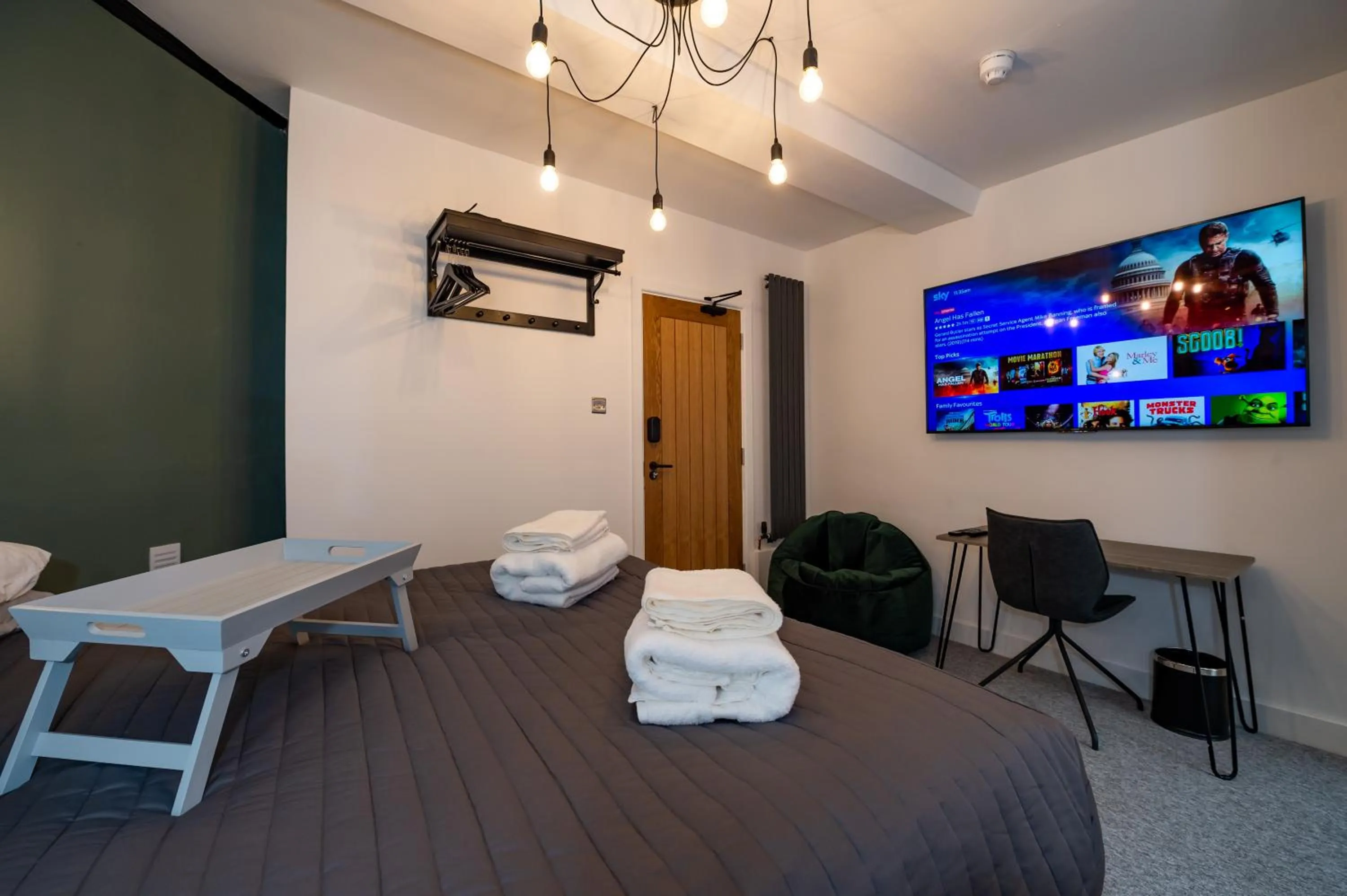 Bed in Riize Boutique Hotel Worcester Self Check-in City Centre