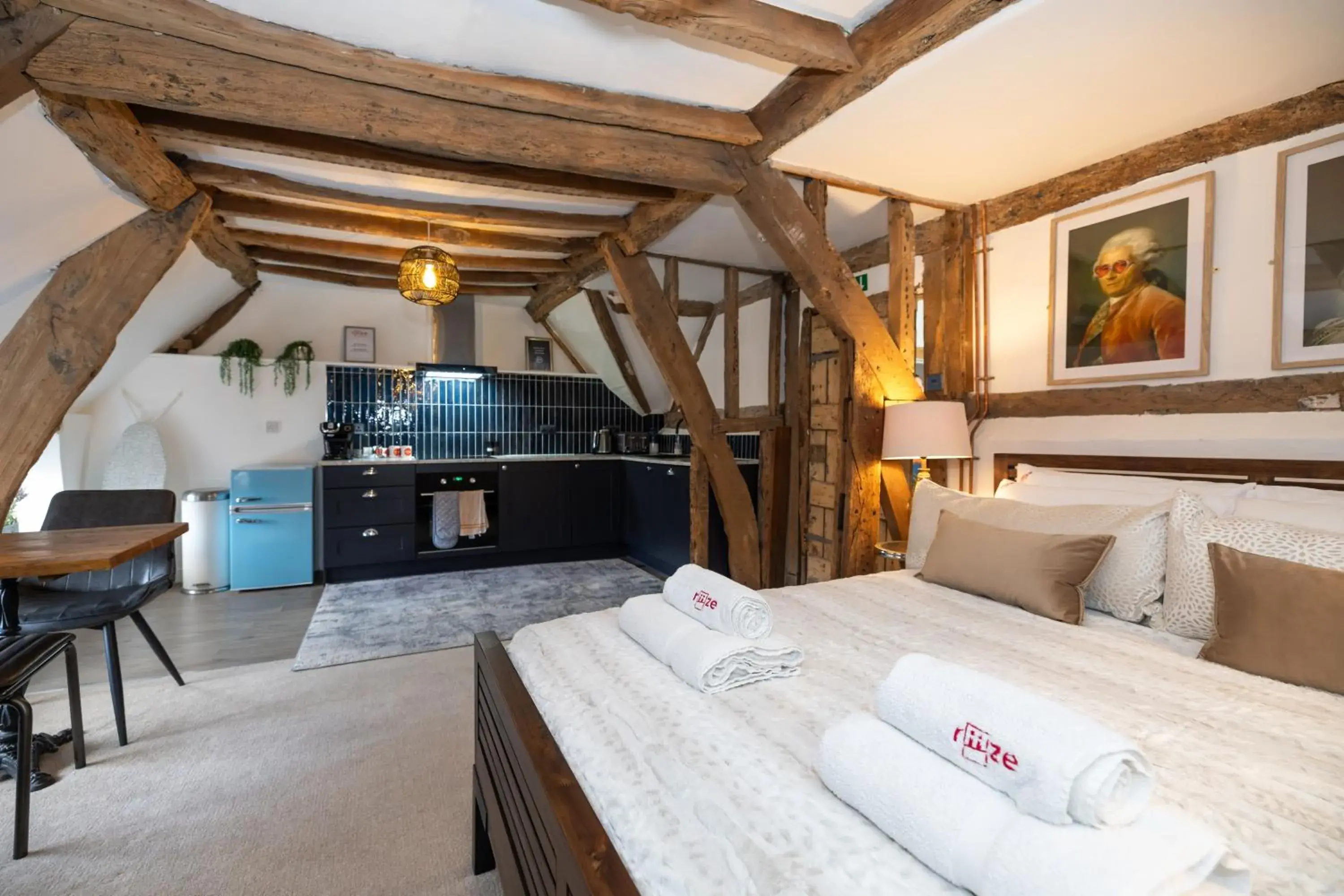 Queen Room with Shared Bathroom in Riize Boutique Hotel Worcester Self Check-in City Centre Queen Room with Shared Bathroom in Riize Boutique Hotel Worcester Self Check-in City Centre