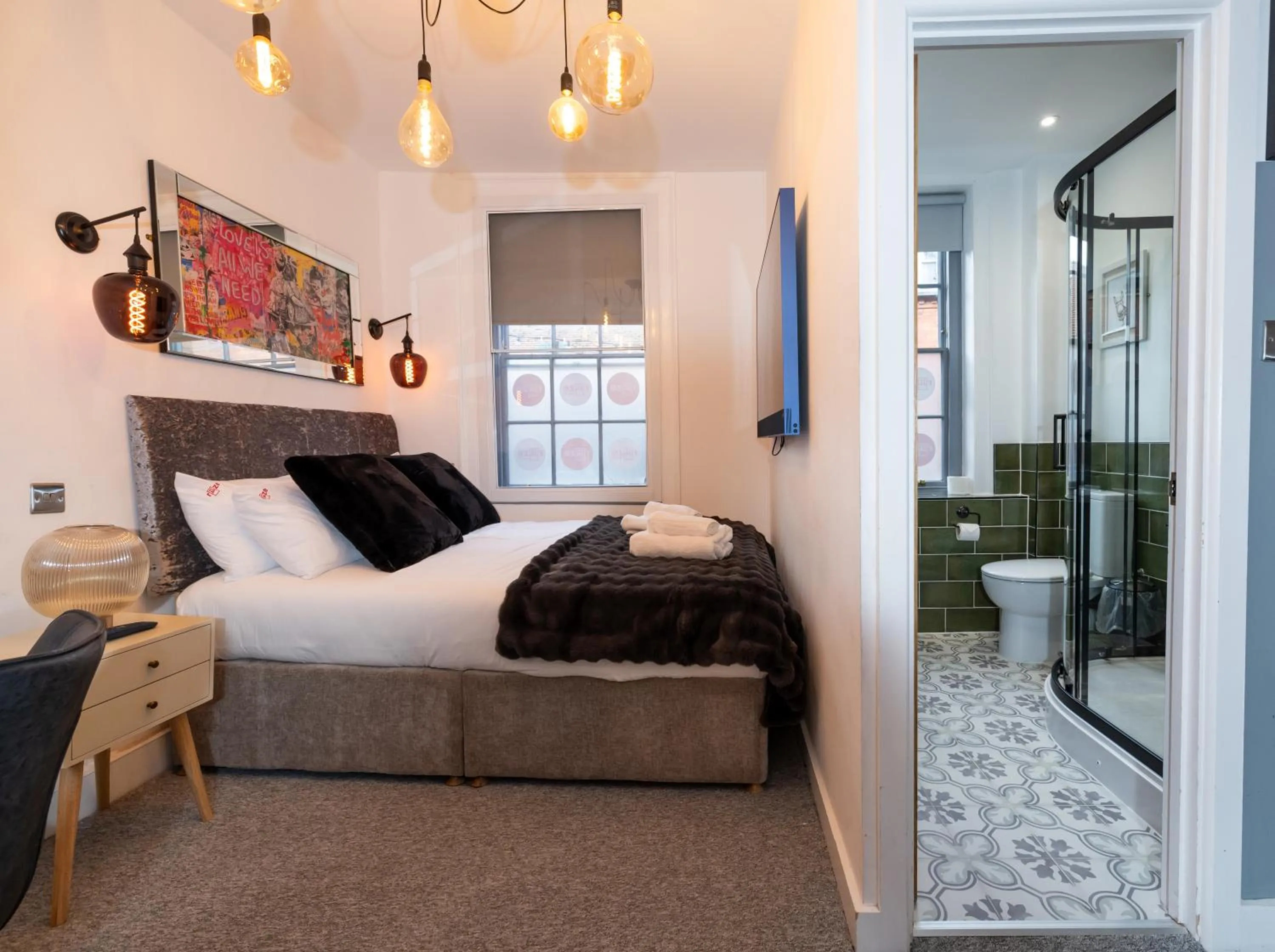 Bed in Riize Boutique Hotel Worcester Self Check-in City Centre