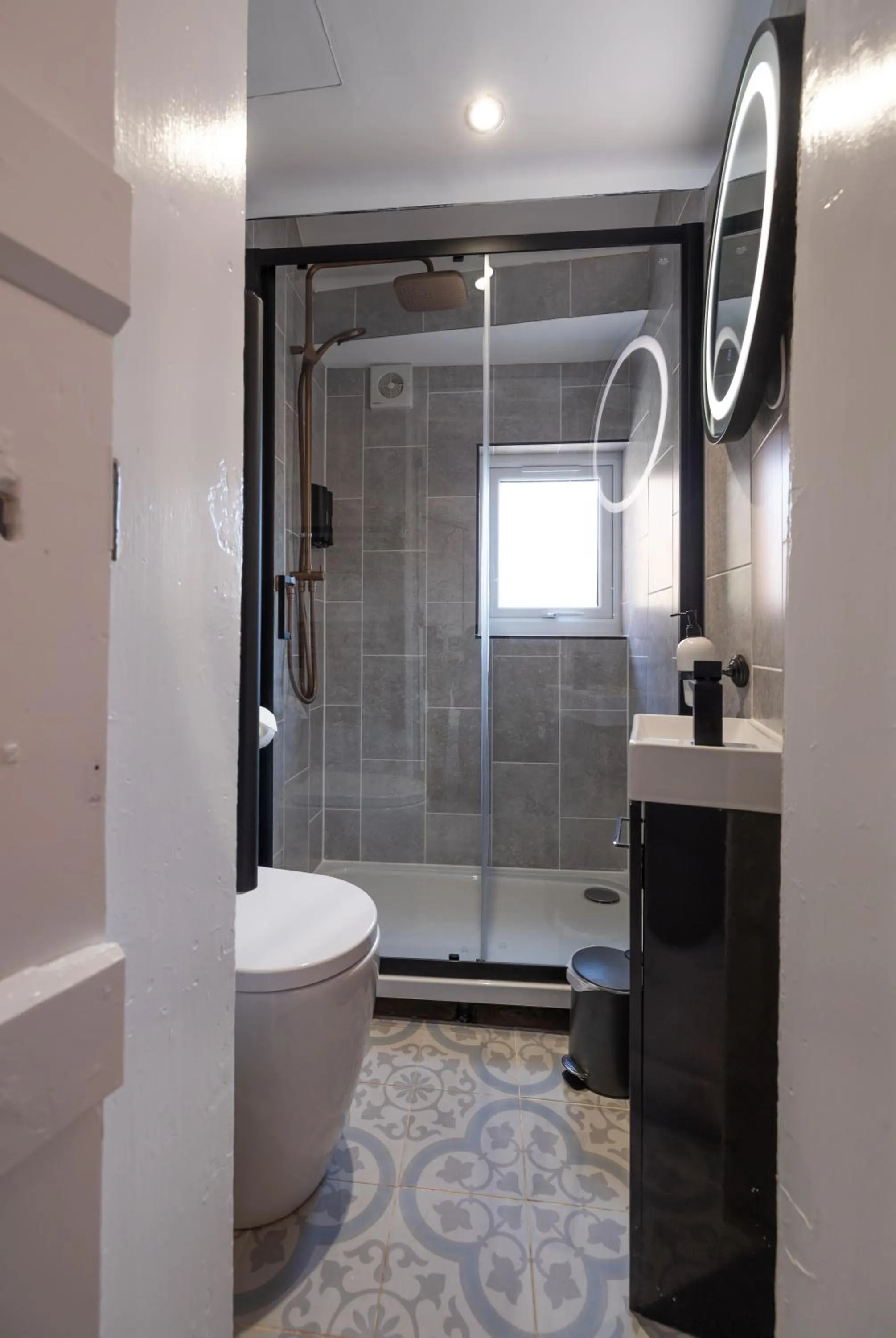 Bathroom in Riize Boutique Hotel Worcester Self Check-in City Centre