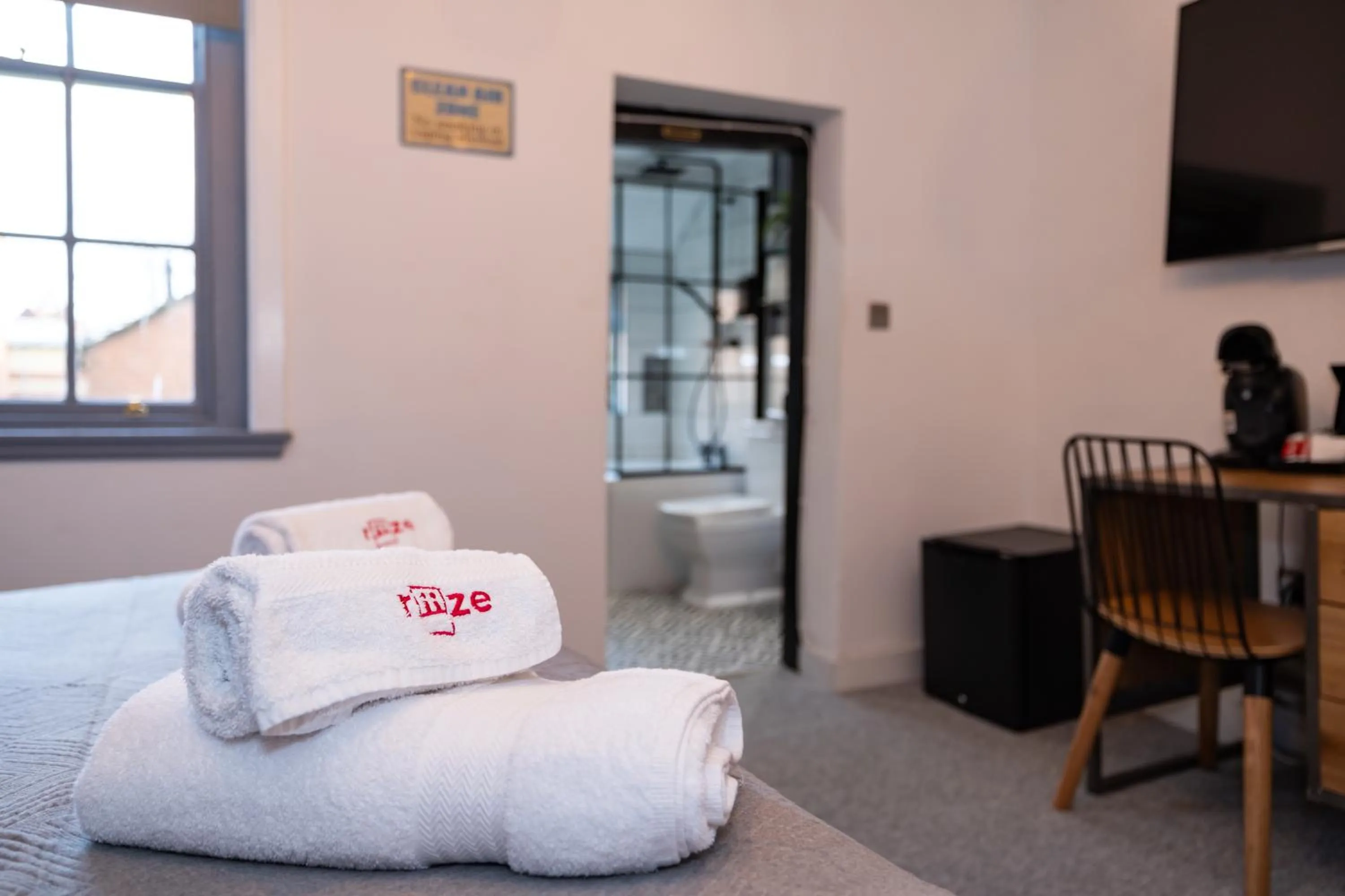 Bed in Riize Boutique Hotel Worcester Self Check-in City Centre