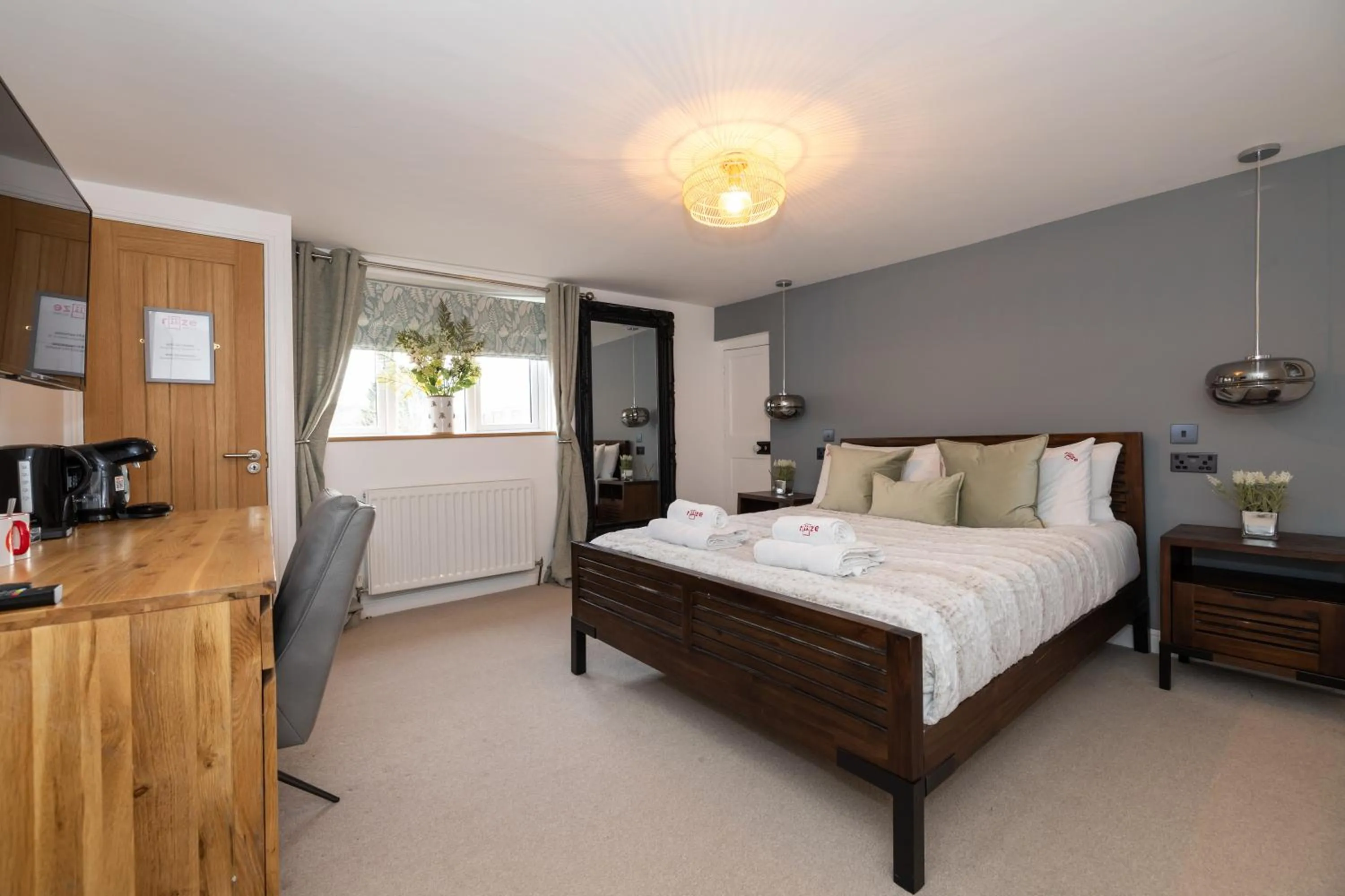 Bed in Riize Boutique Hotel Worcester Self Check-in City Centre