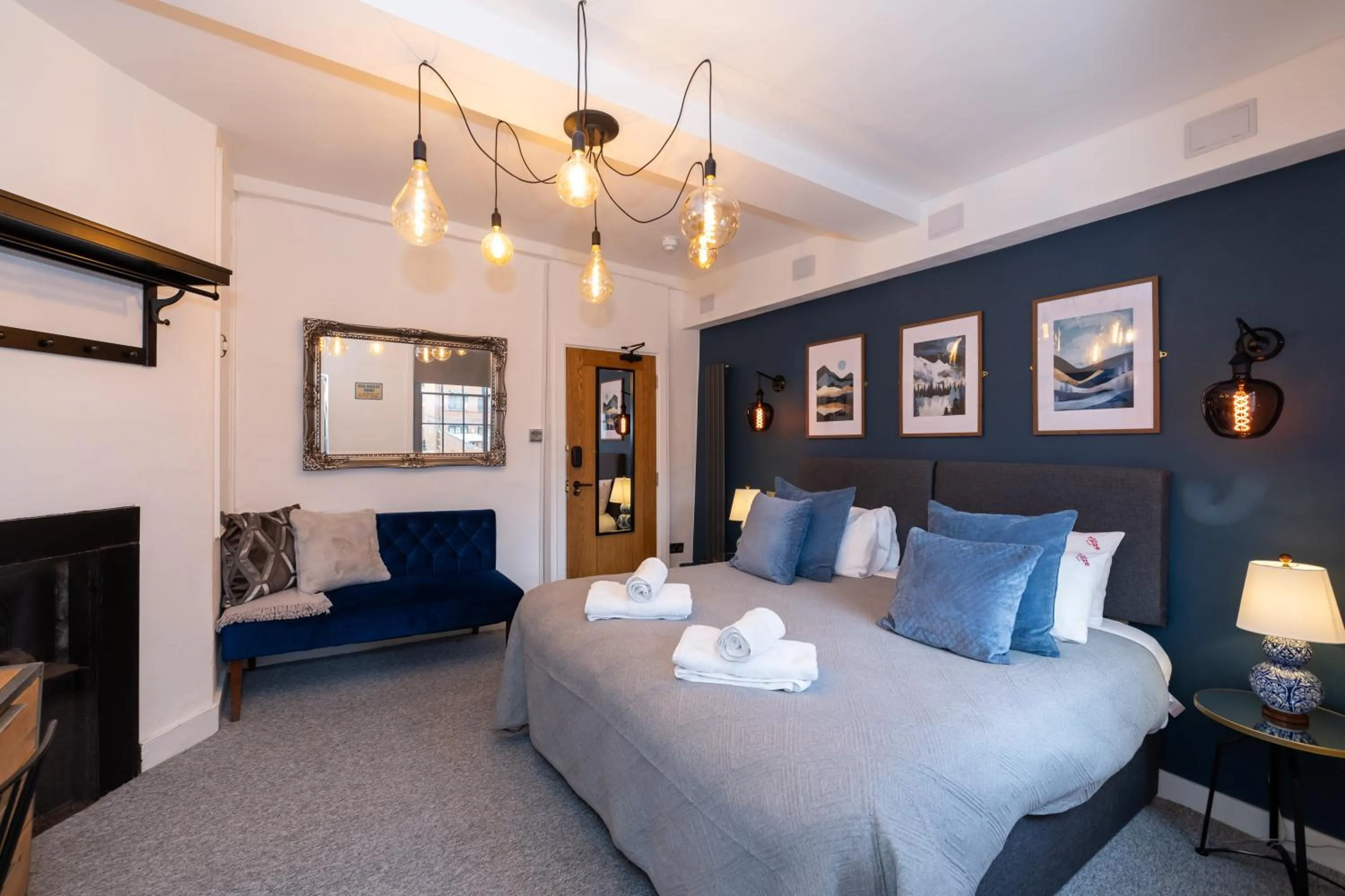 Bed in Riize Boutique Hotel Worcester Self Check-in City Centre