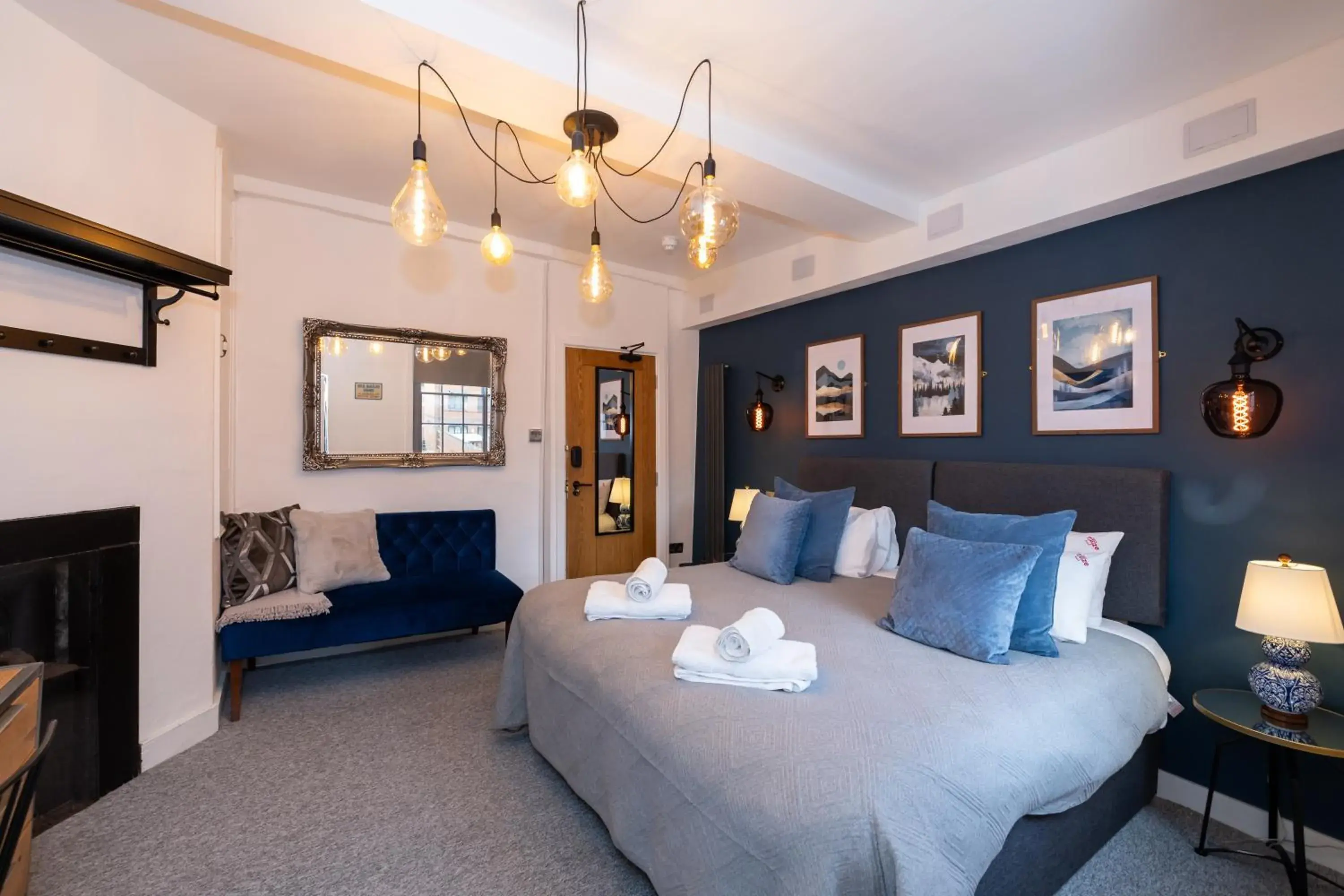 Deluxe Double or Twin Room in Riize Boutique Hotel Worcester Self Check-in City Centre Deluxe Double or Twin Room in Riize Boutique Hotel Worcester Self Check-in City Centre