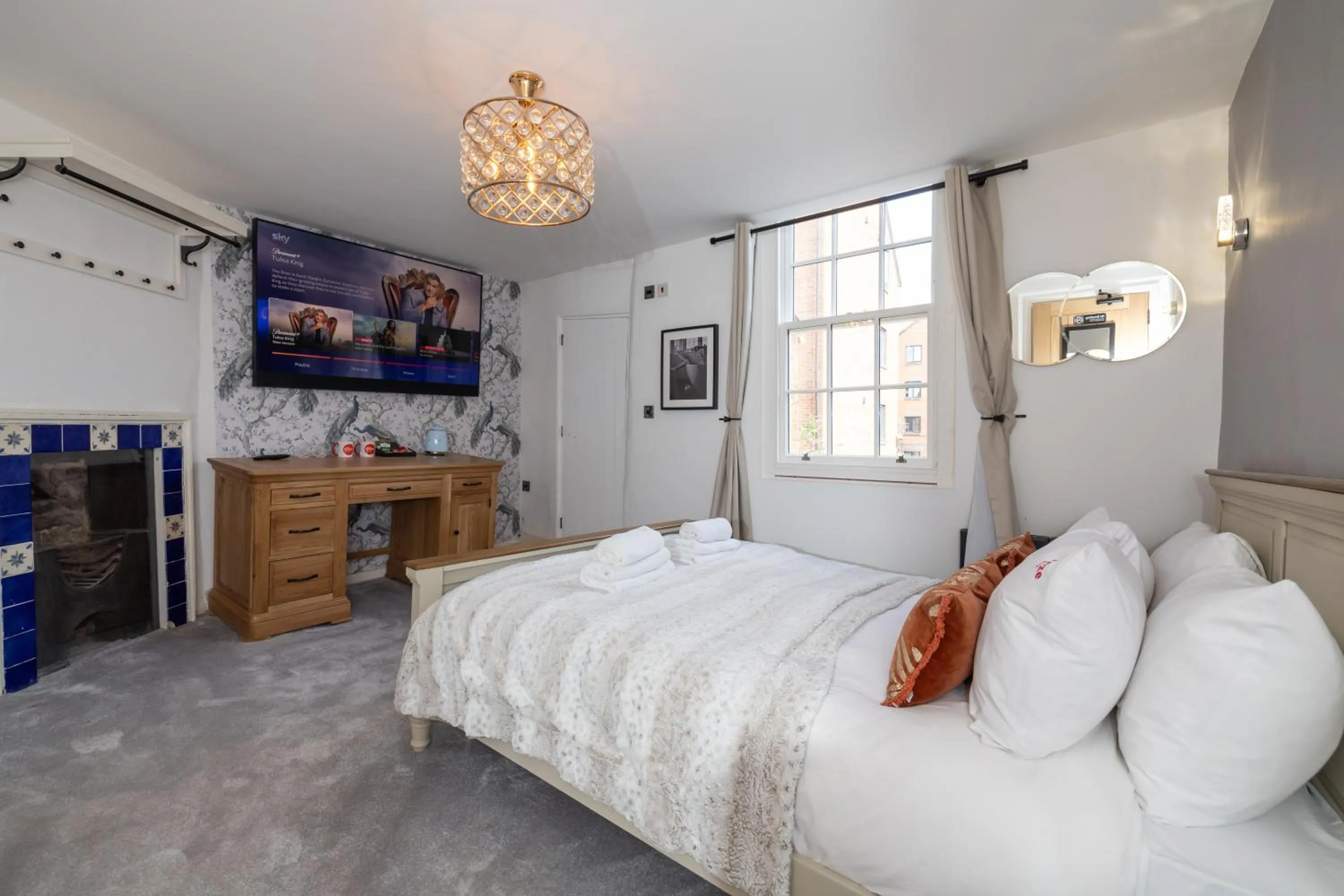 Bed in Riize Boutique Hotel Worcester Self Check-in City Centre