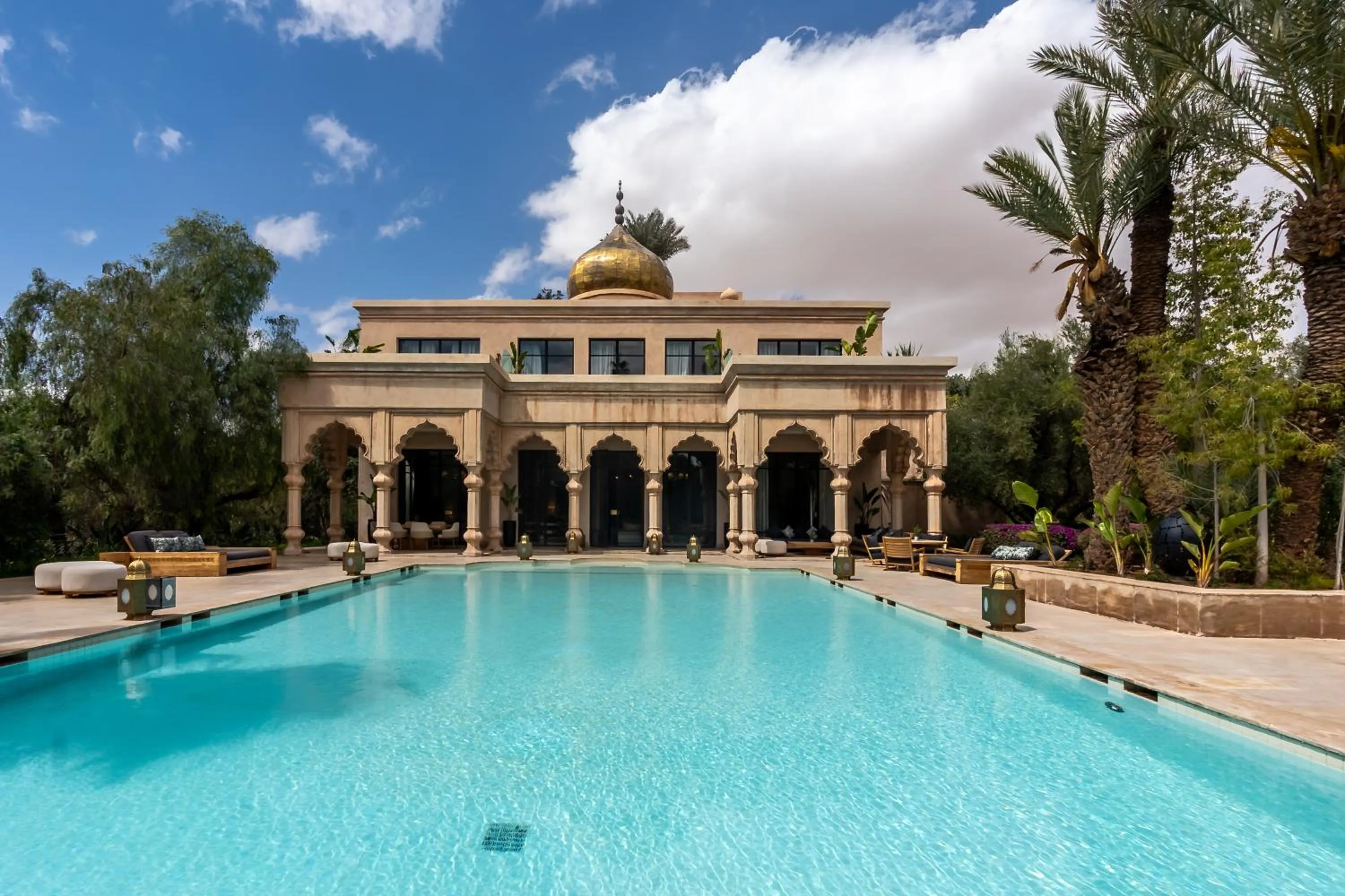 Day in Palais Namaskar