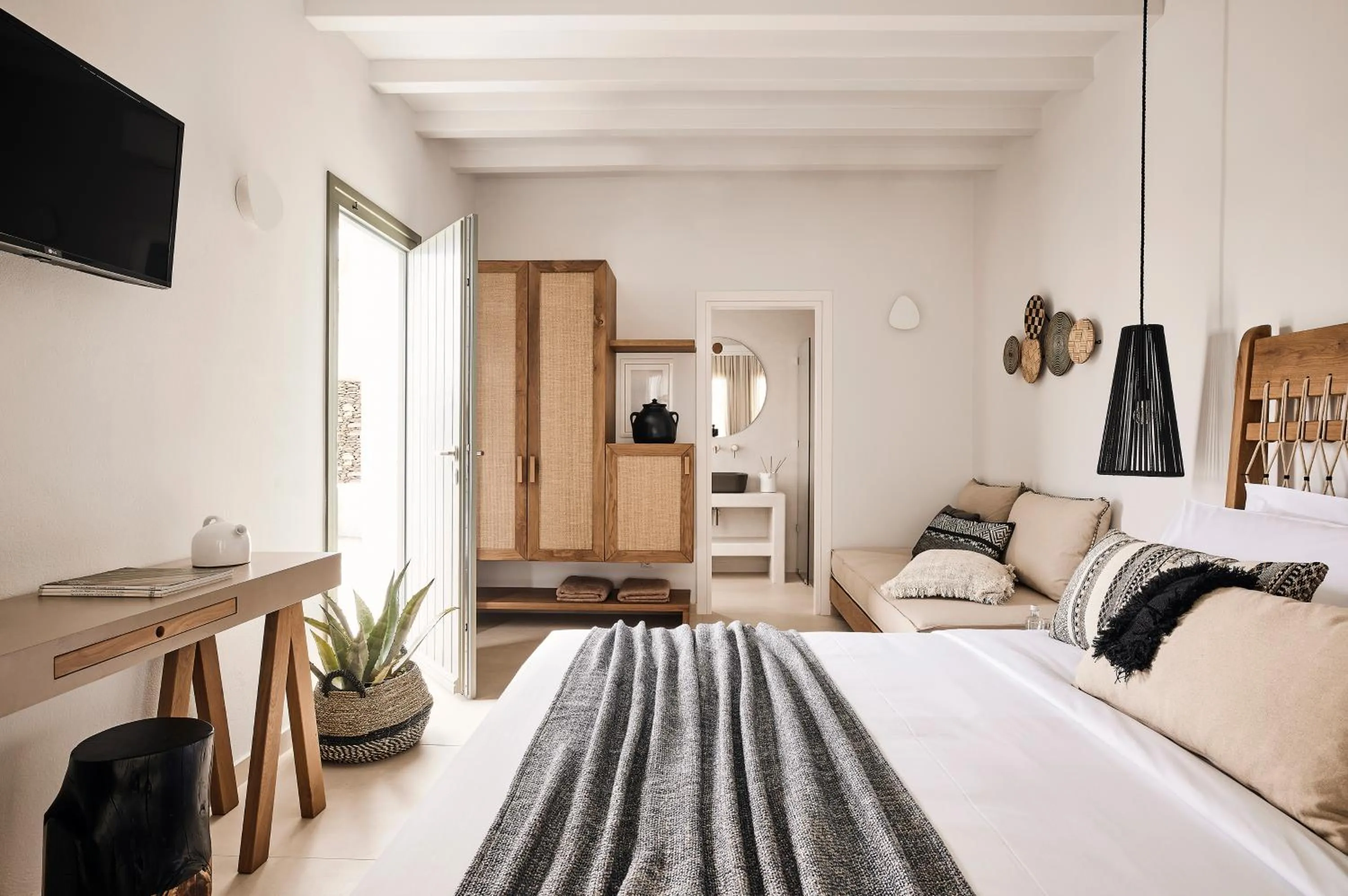 TV and multimedia, Bed in Nival Boutique Hotel