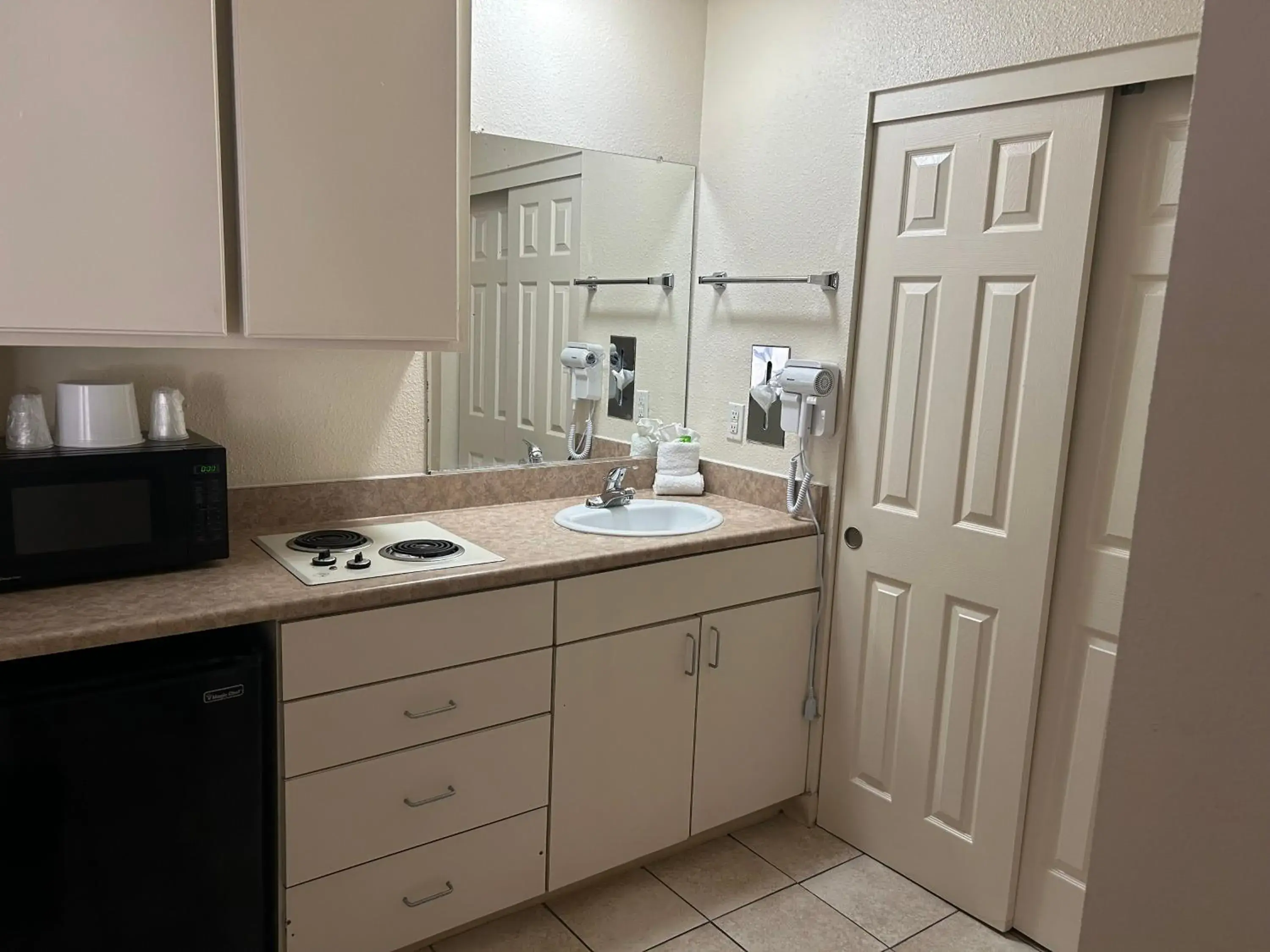 Superior Queen Room in California Suites Hotel Superior Queen Room in California Suites Hotel