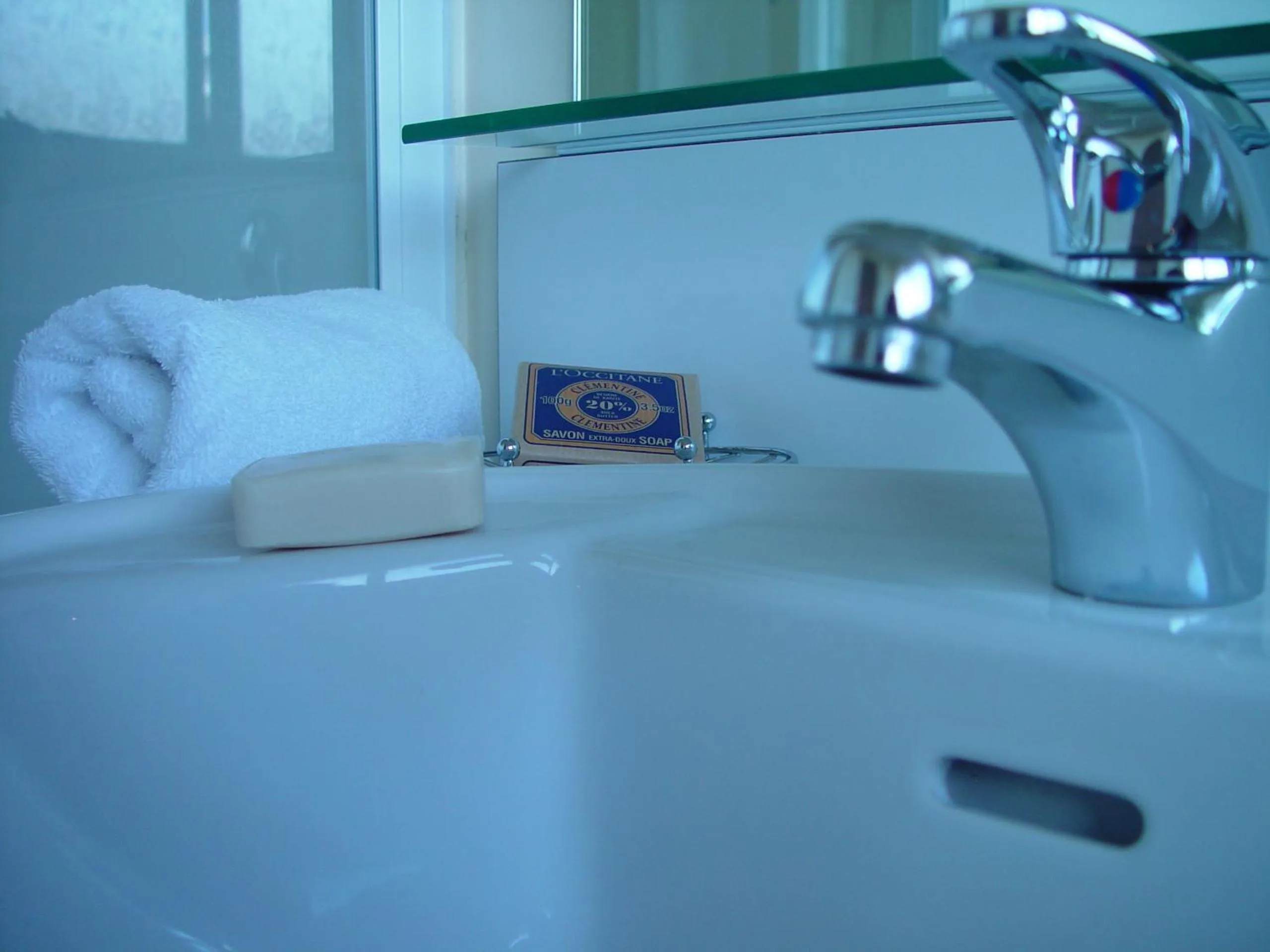 Bathroom in Bella Tuscany Motor Lodge