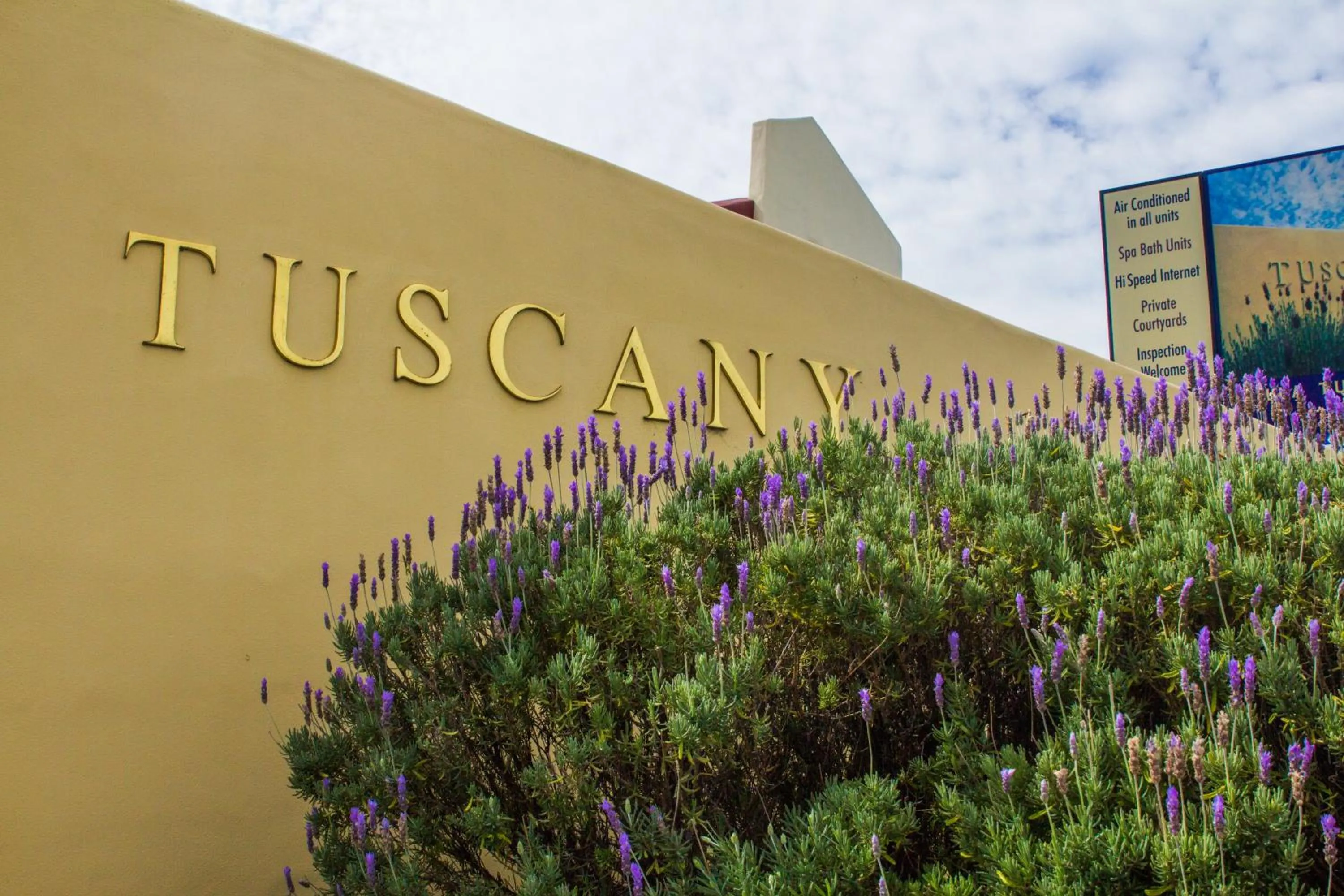 Property building in Bella Tuscany Motor Lodge