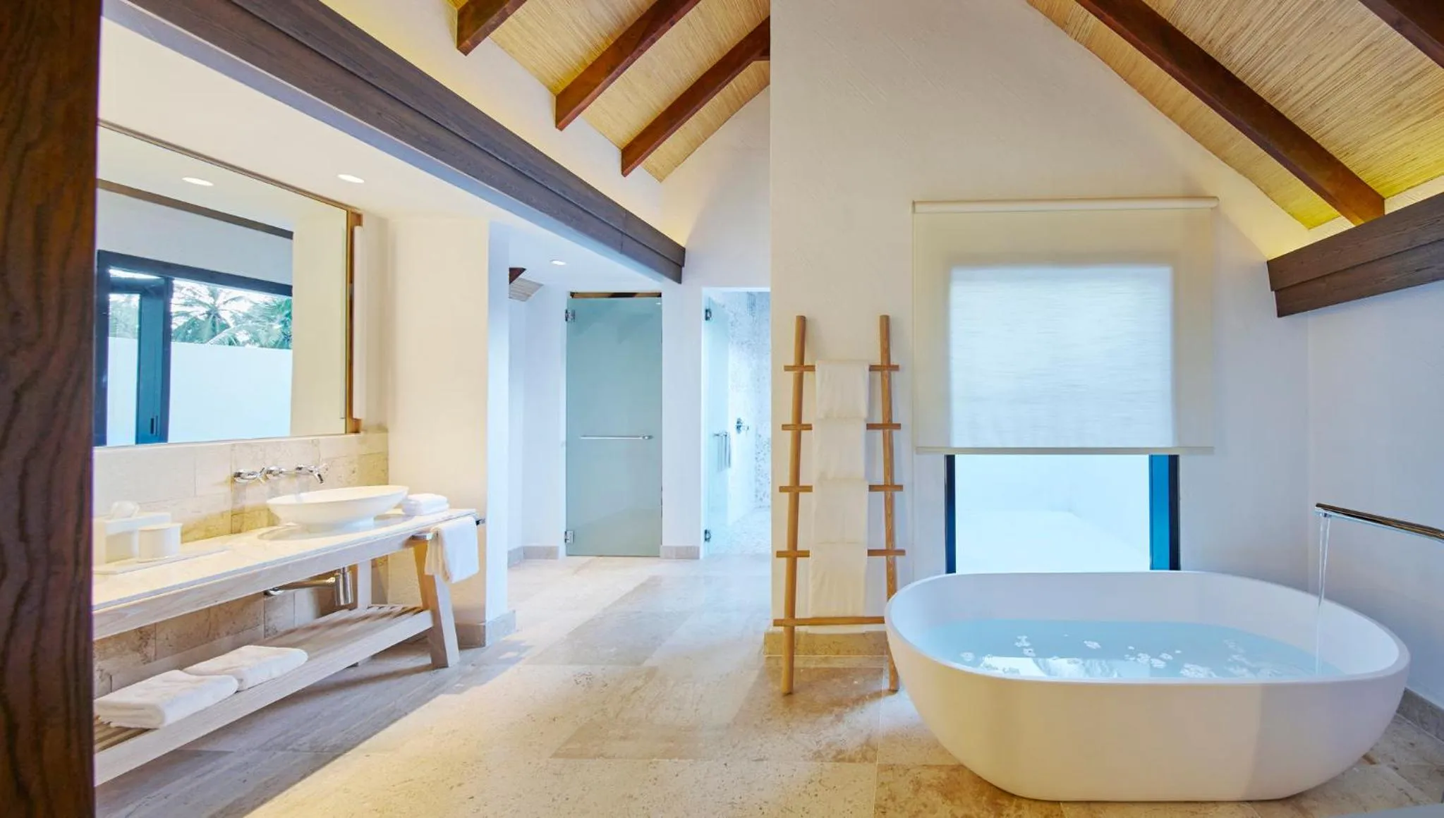 Photo of the whole room, Bed in COMO Maalifushi