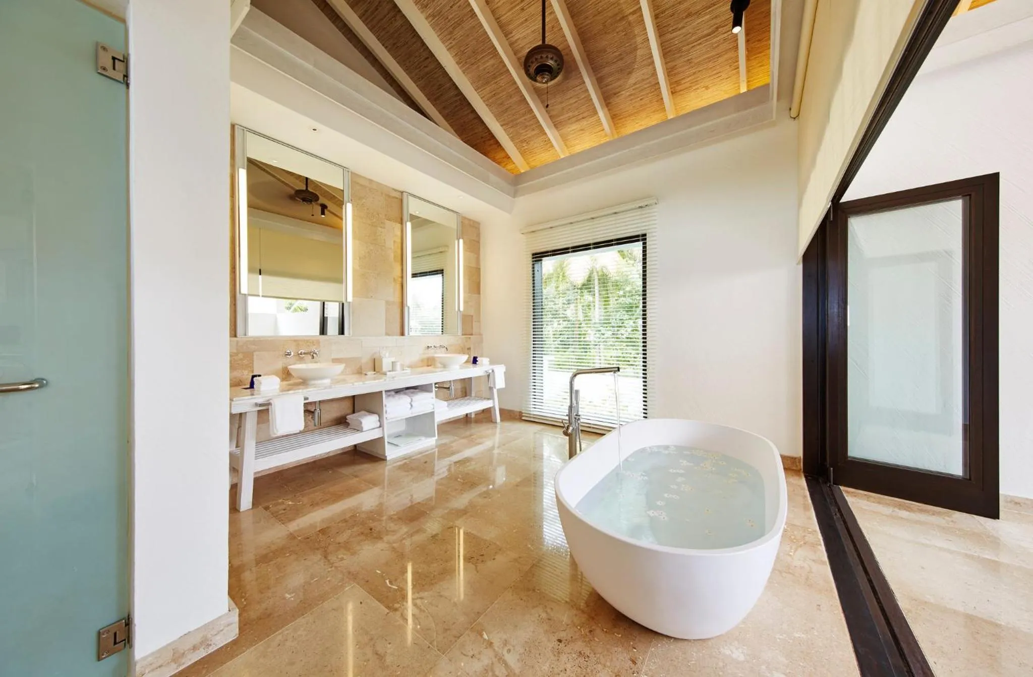 Photo of the whole room in COMO Maalifushi