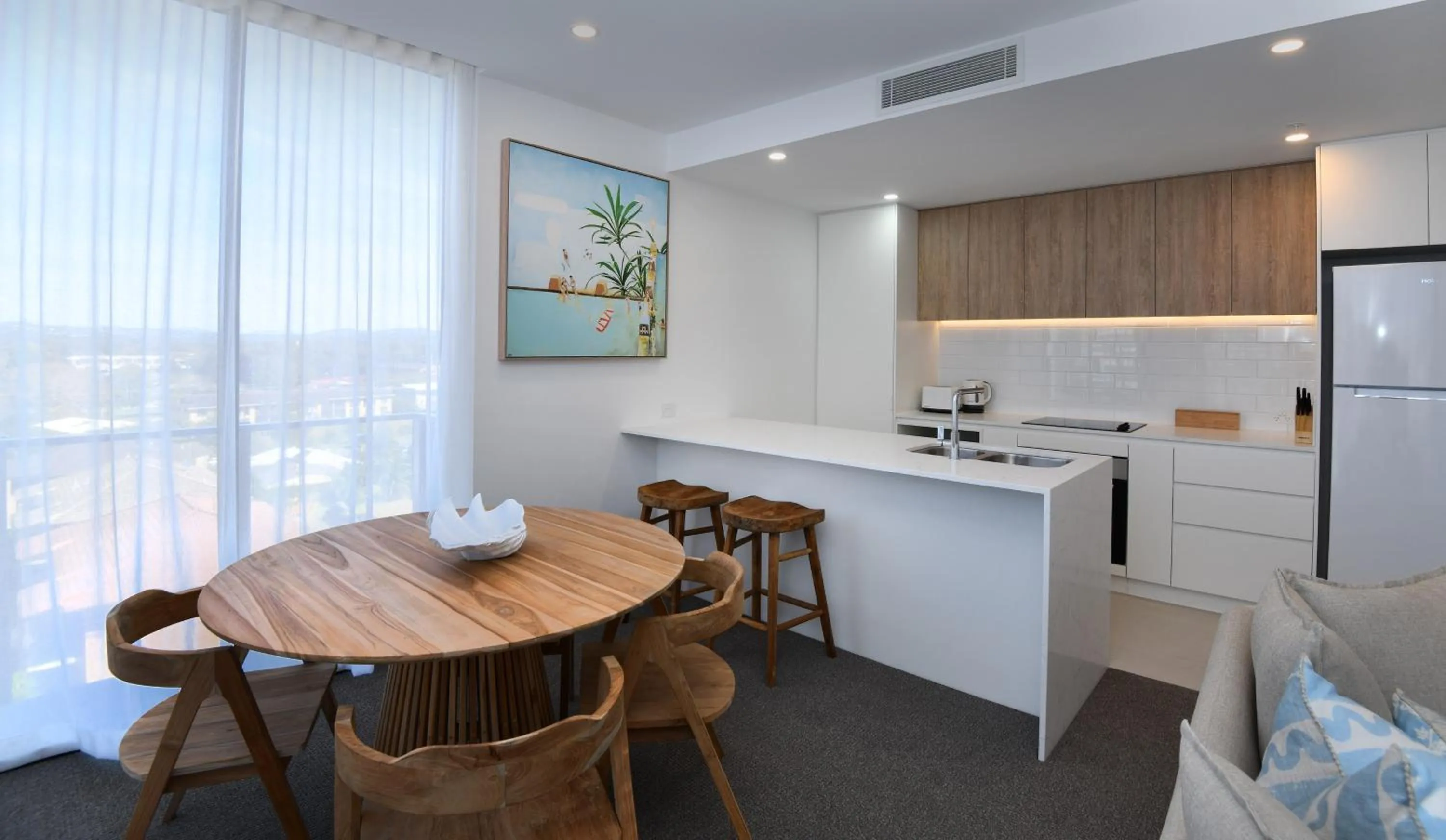 Kitchen or kitchenette in X Kirra Apartments