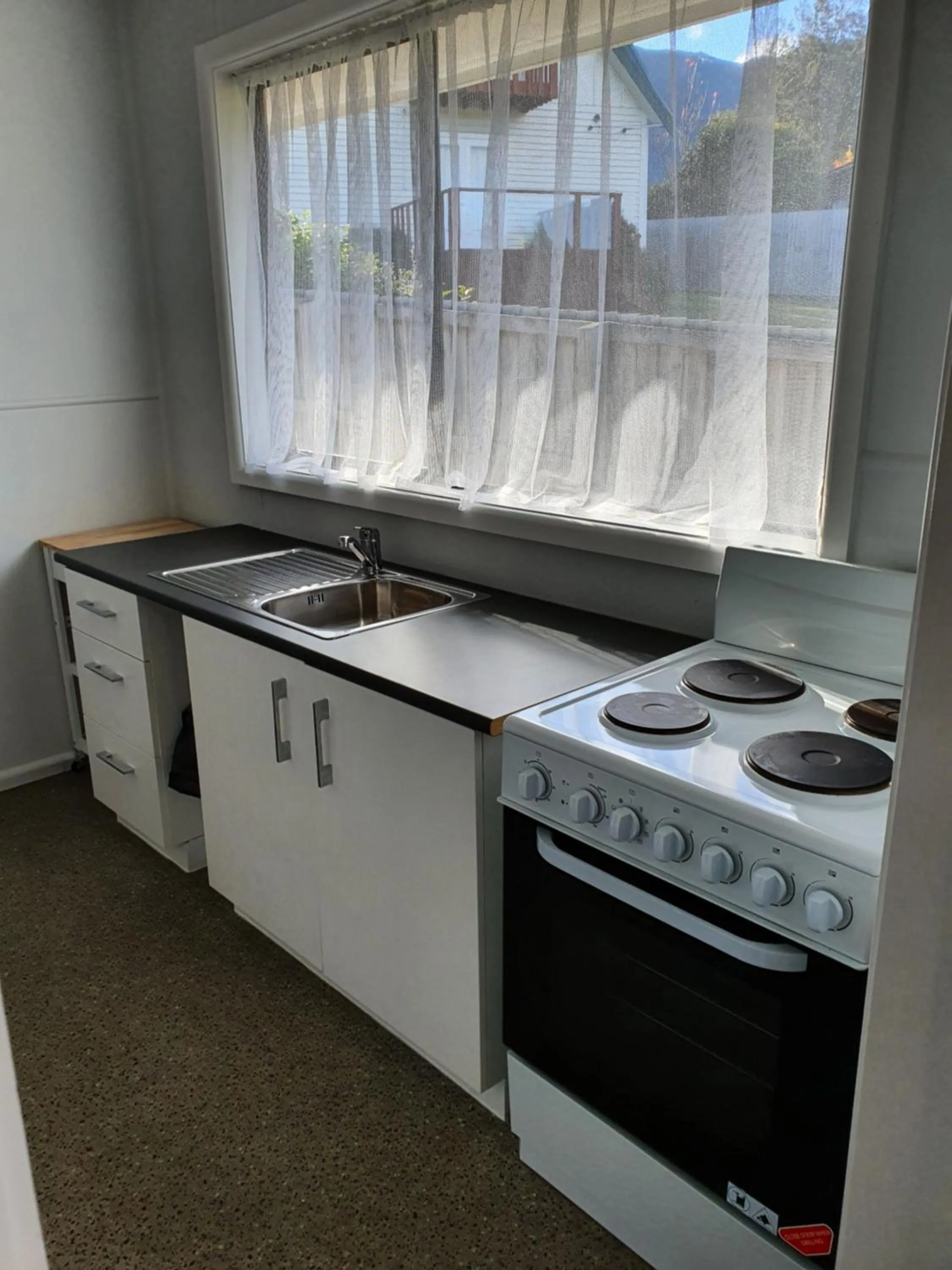 Kitchen or kitchenette in Forest Peak Motel