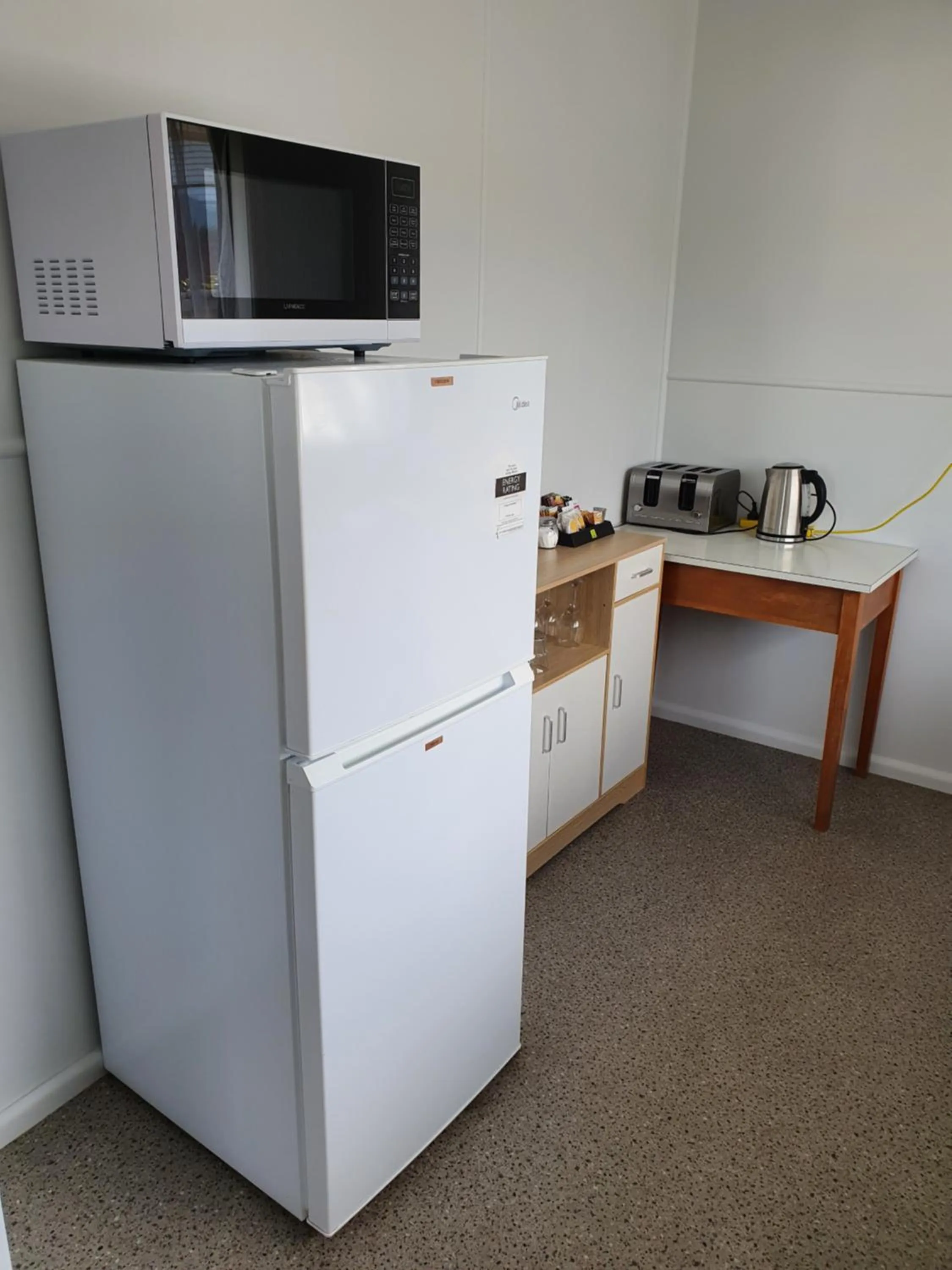 Kitchen or kitchenette in Forest Peak Motel